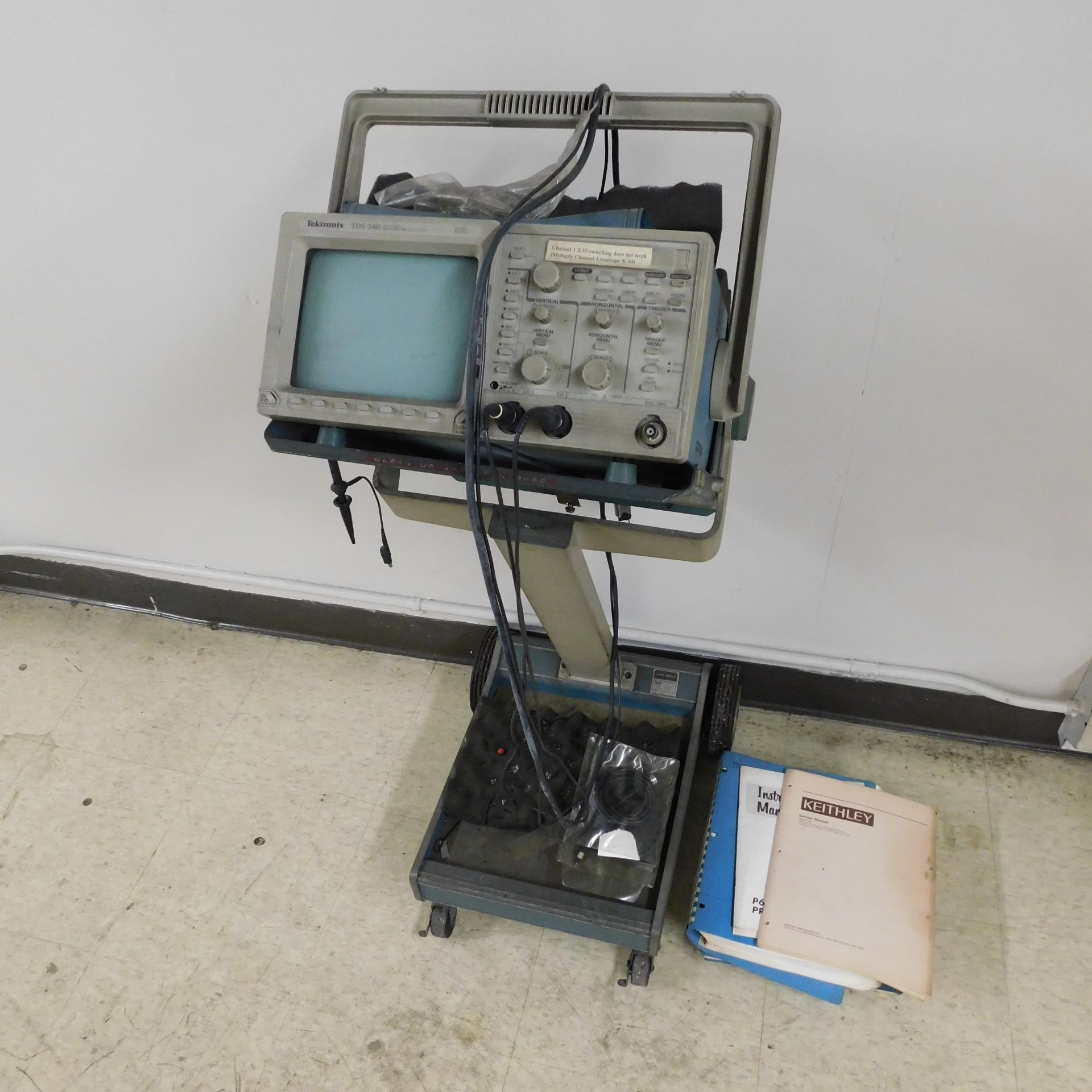 Tektronix TDS-340 2-Channel, Real Time Oscilloscope, Numerous Probes