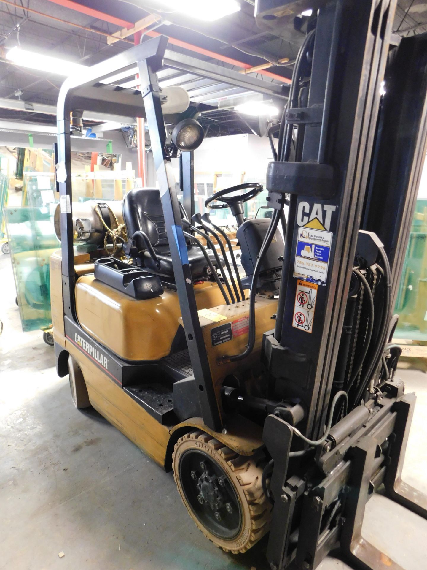 Caterpillar Forklift, Model CG25K, s/n AT82D01986, 9,613 Hours, Side Shift, 3 Stage, Propane, 4' - Image 5 of 12