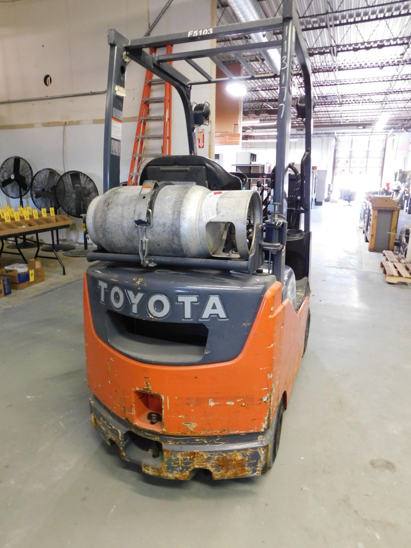 Toyota Model 8FGCU15 Fork Lift, s/n 4 21414, 3,000 Lb. Capacity, LP, Hard Tire, 2-Stage Short - Image 5 of 11