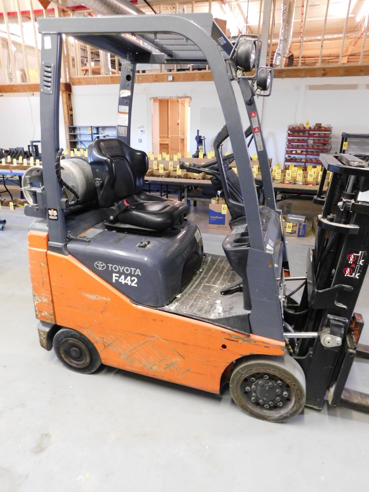 Toyota Model 8FGCU15 Fork Lift, s/n 4 21414, 3,000 Lb. Capacity, LP, Hard Tire, 2-Stage Short - Image 4 of 11