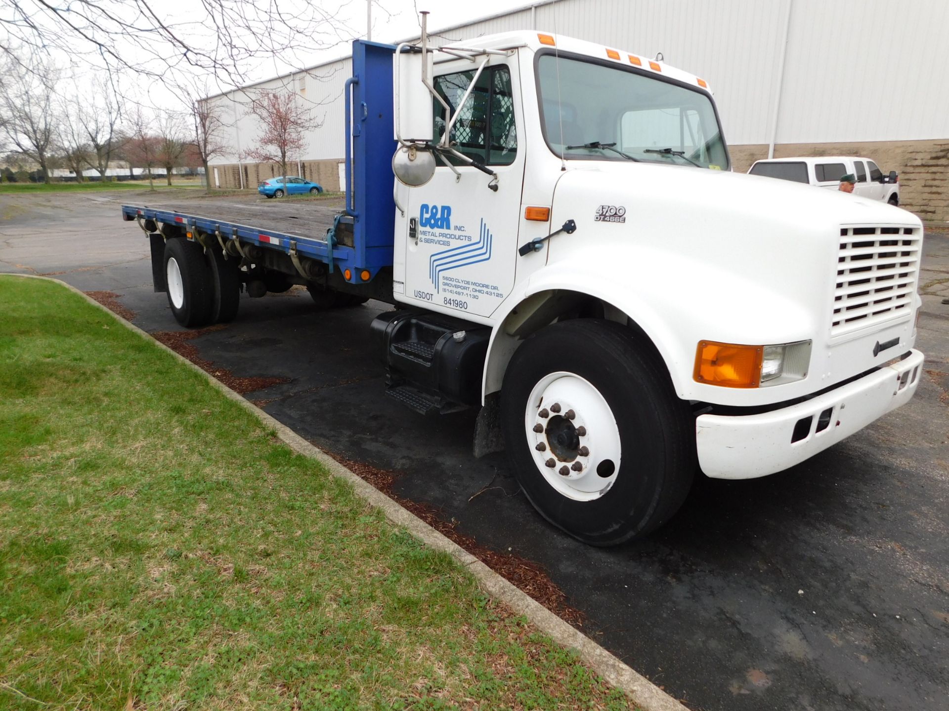 2000 International 4700/DT466E Single Axle Stake Bed Truck, VIN 1HTSCAAL9YH269953, Diesel, 6-Speed - Image 3 of 23