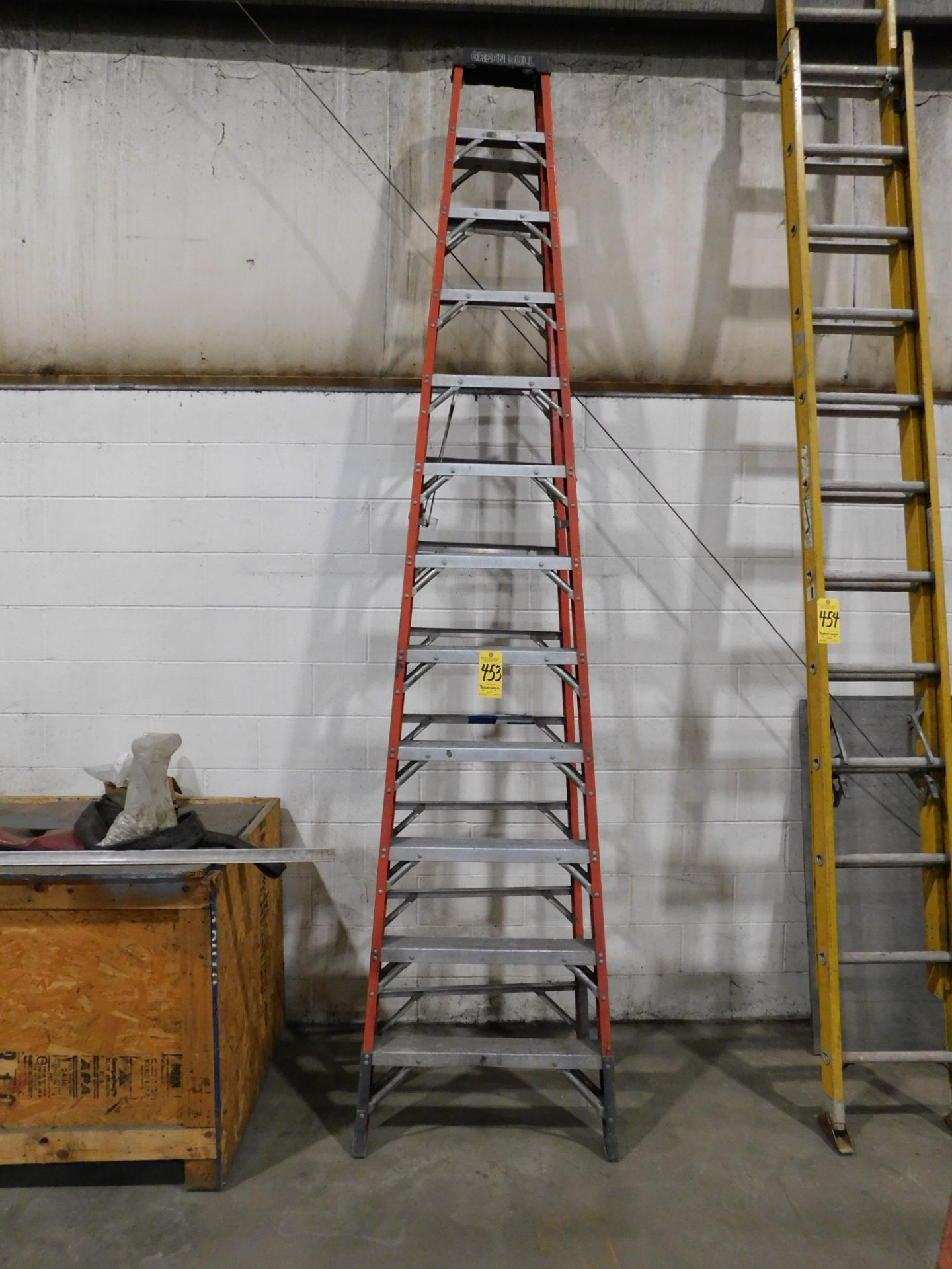 12' Fiberglass Step Ladder