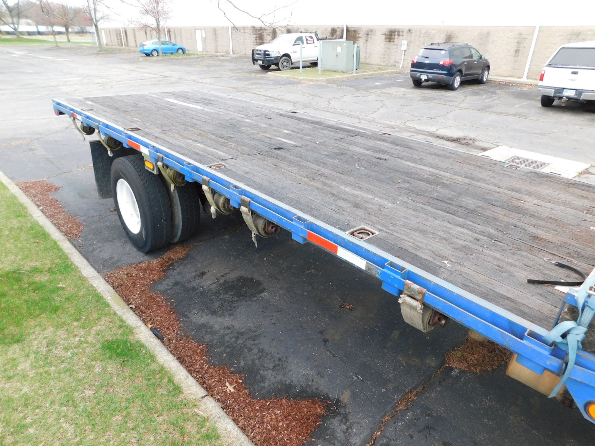 2000 International 4700/DT466E Single Axle Stake Bed Truck, VIN 1HTSCAAL9YH269953, Diesel, 6-Speed - Image 4 of 23