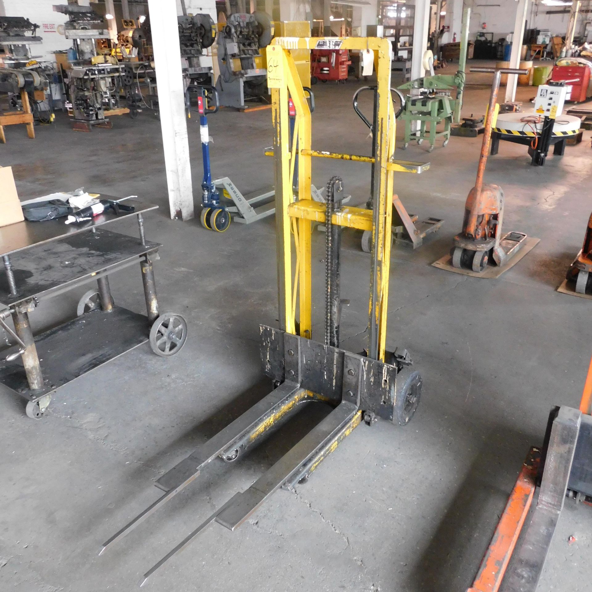 Big Joe 750 Lb. Capacity Hydraulic Lift, Mdoel 17, s/n 3078