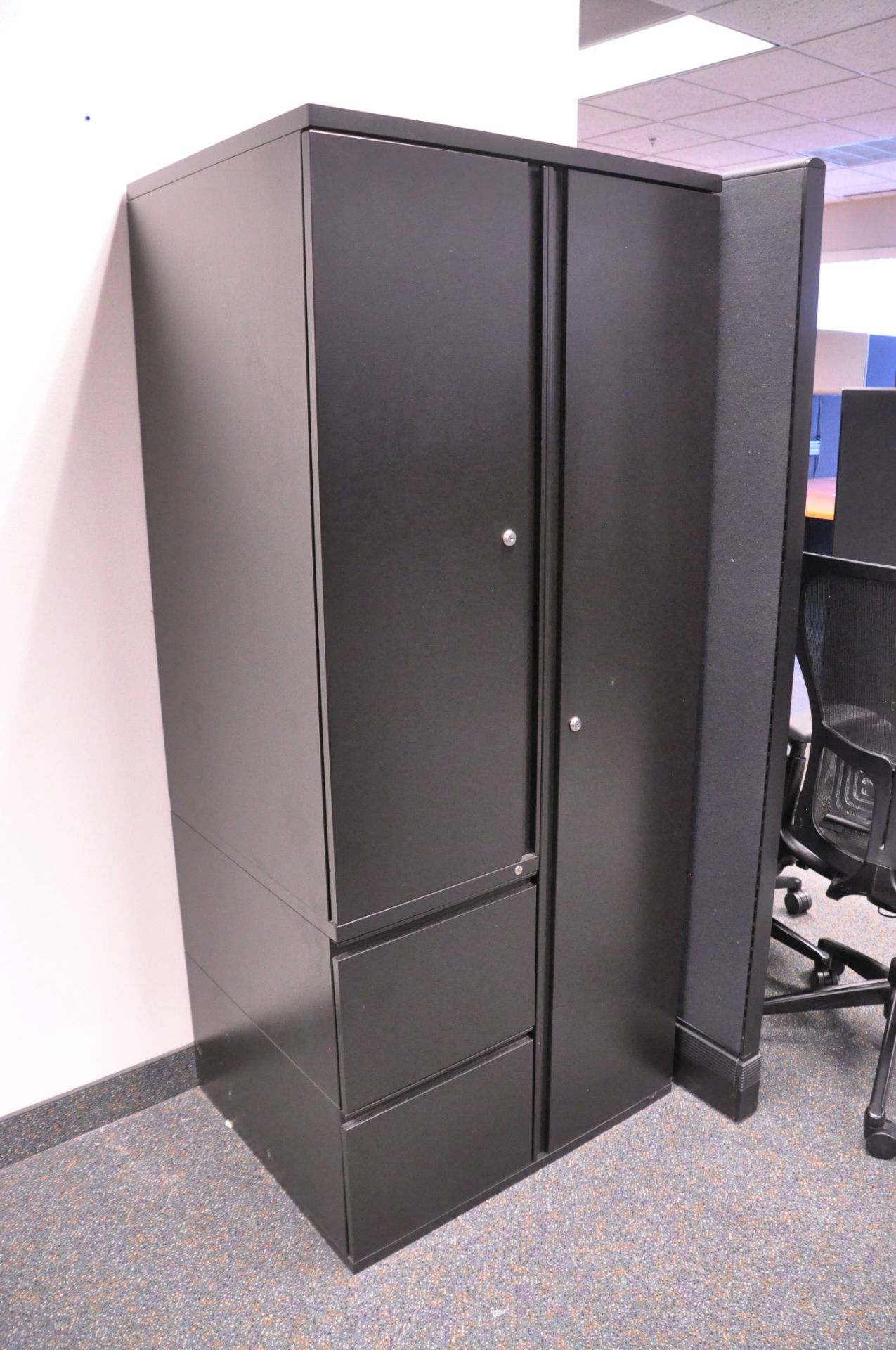Lot-(1) Herman Miller 6-Station Cubicle Partition Work System with Standing Cabinets and Partition - Image 4 of 10