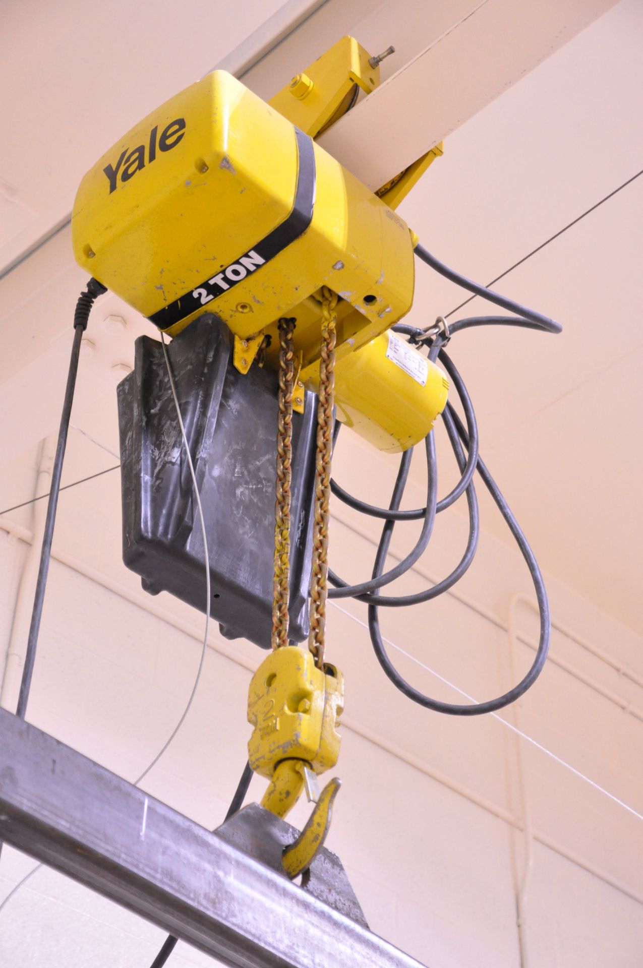 Yale 2-Ton Electric Hoist with 6' 2-Point Spreader Bar Attachment, (Located in Reverberation - Image 2 of 4