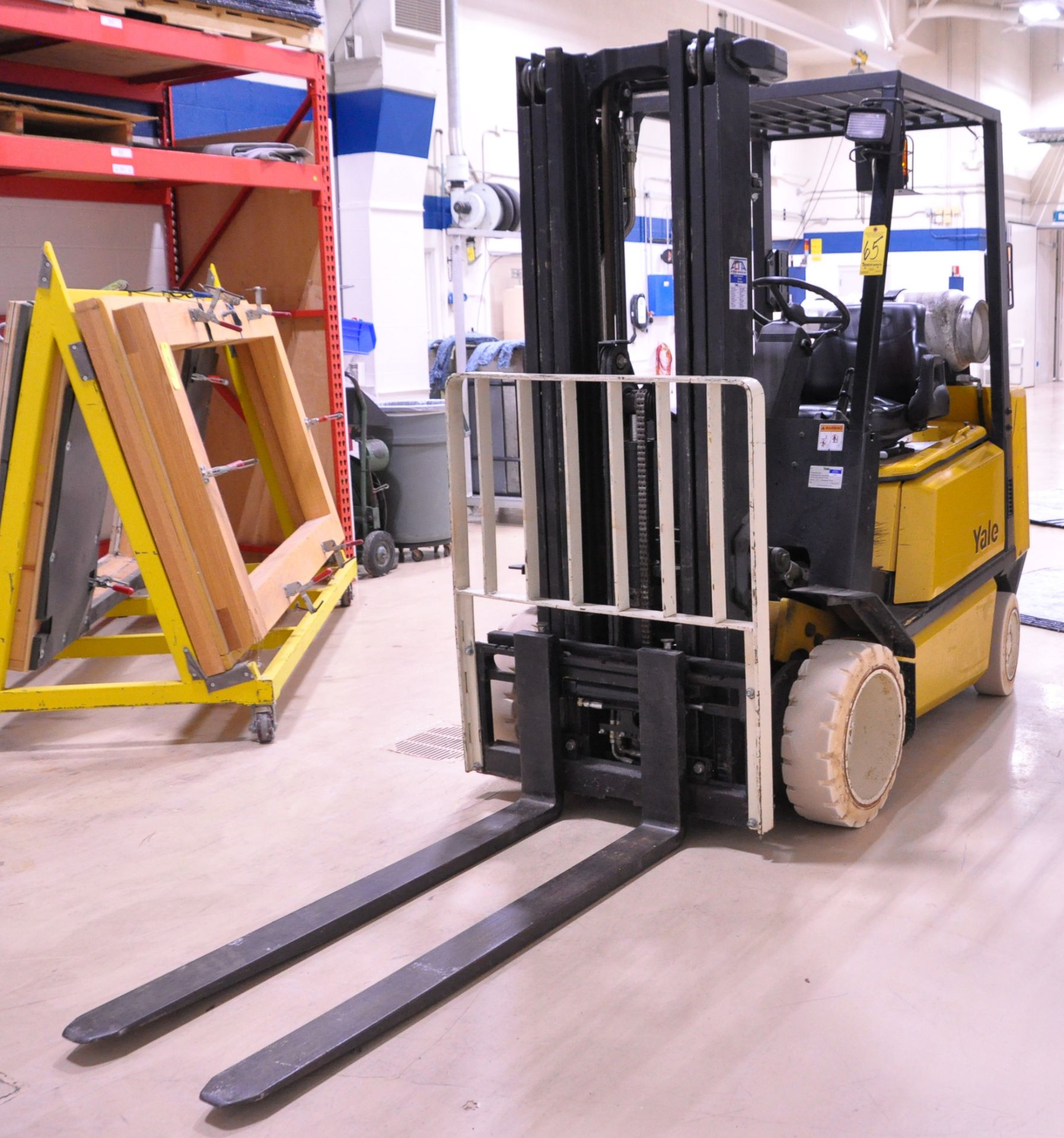 Yale Model GLC050RGNUAE084, 4,800-Lbs. x 194.9" Lift Capacity, LP Gas Fork Lift Truck, 224 Hours