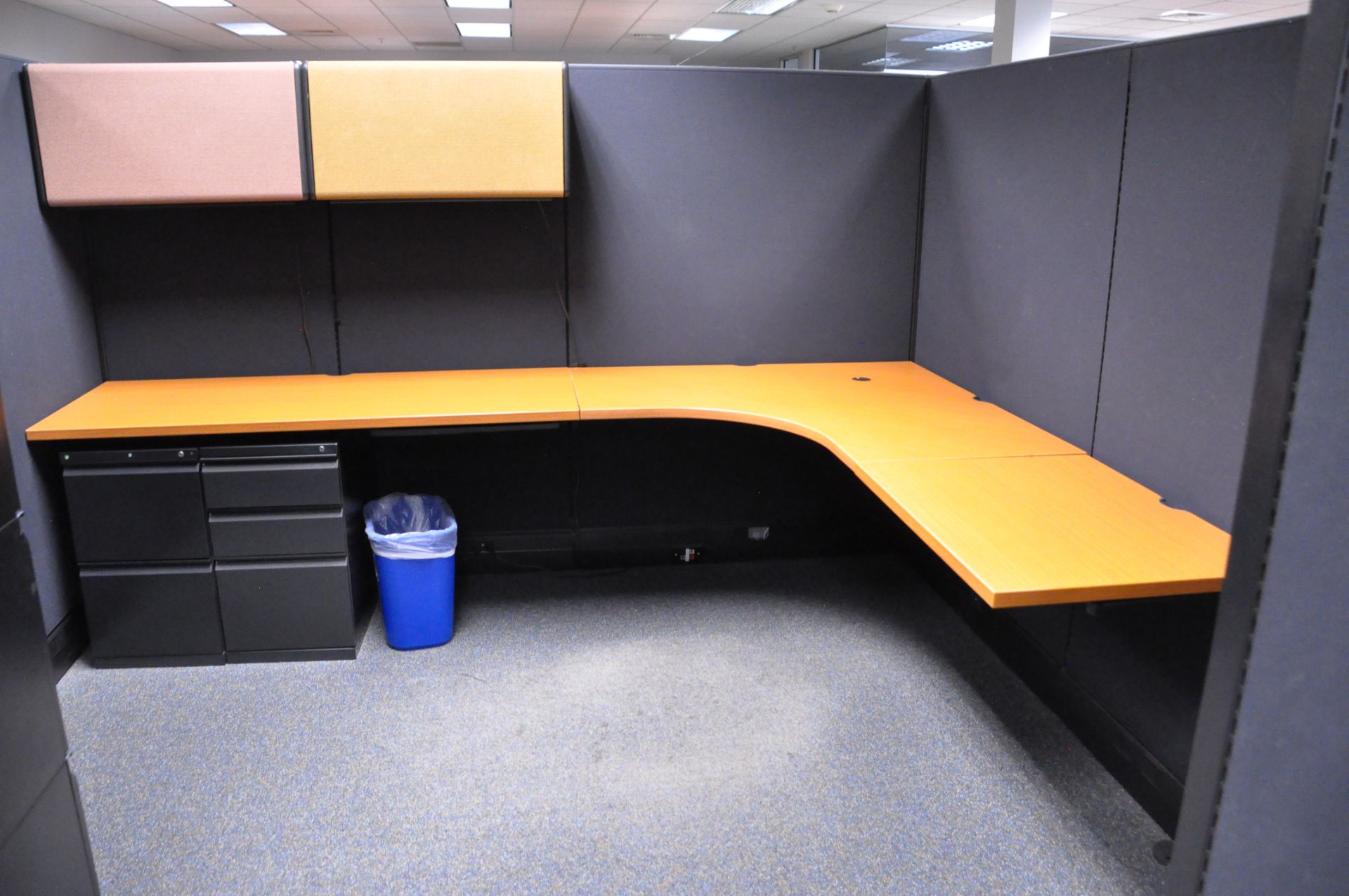 Lot-(1) Herman Miller 4-Station Cubicle Partition Work System with Standing Cabinets, and Partition - Image 5 of 12