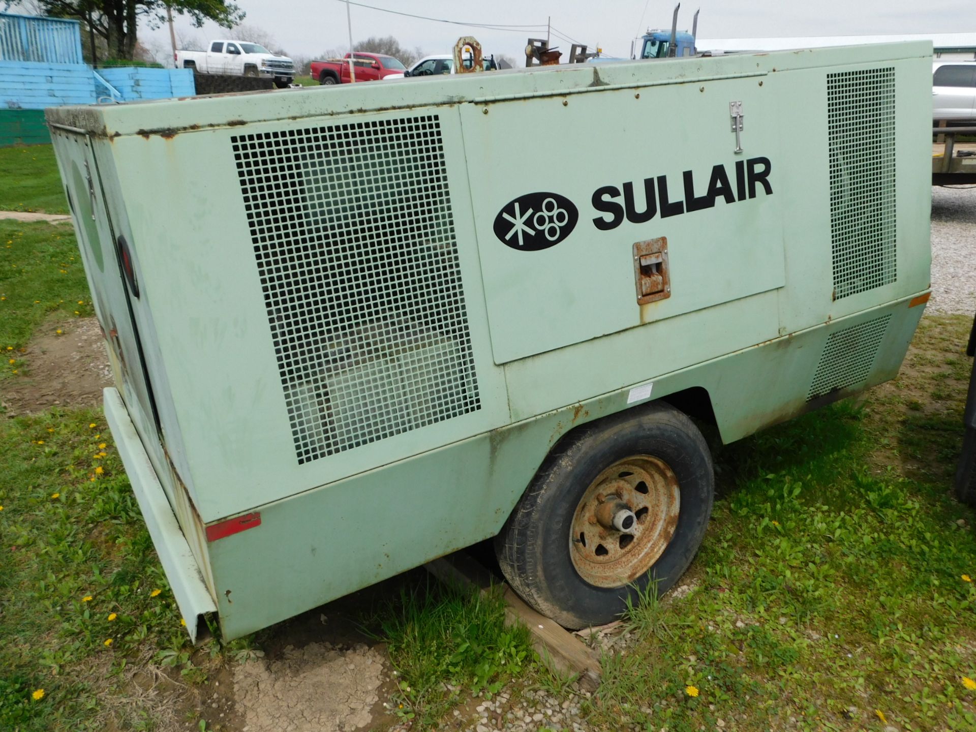 Sullair Model 375-DPQ-JD Diesel Powered Portable Air Compressor, s/n E04-116764, John Deere Diesel - Image 4 of 17