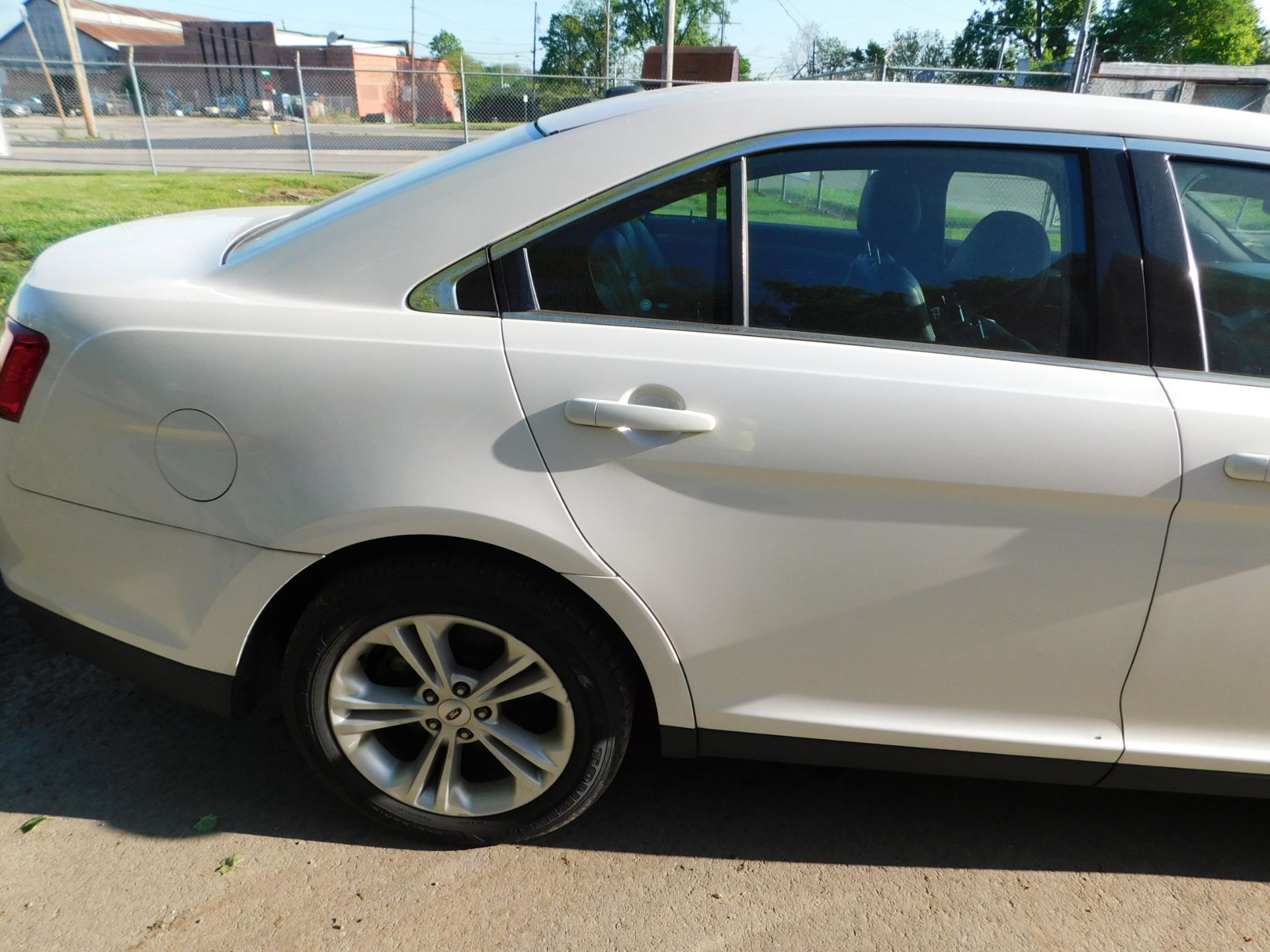 2015 Ford Taurus SEL 4-Door Sedan, vin 1FAHP2E80FG182717, Automatic Transmission, PW,PL,AC,Leather - Image 15 of 42