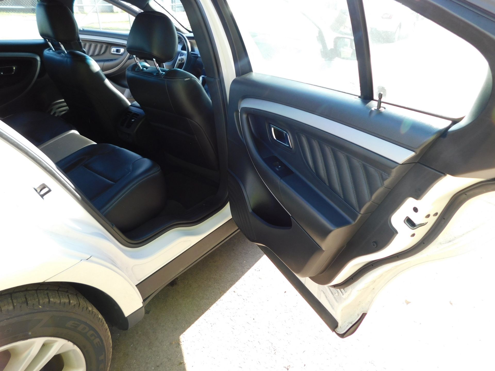 2015 Ford Taurus SEL 4-Door Sedan, vin 1FAHP2E80FG182717, Automatic Transmission, PW,PL,AC,Leather - Image 31 of 42