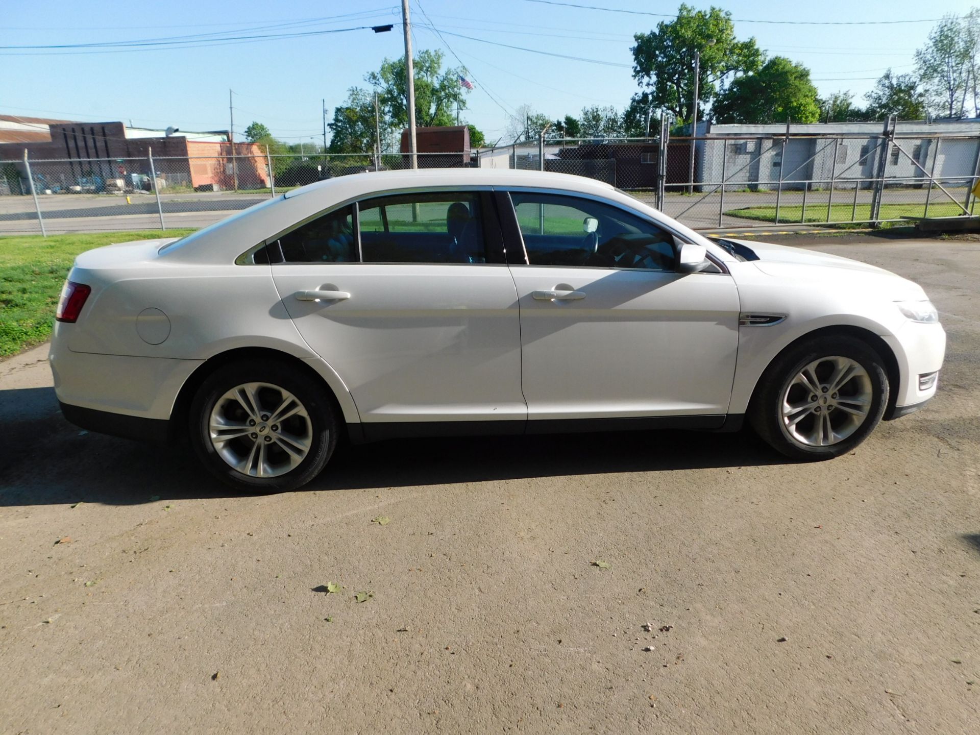 2015 Ford Taurus SEL 4-Door Sedan, vin 1FAHP2E80FG182717, Automatic Transmission, PW,PL,AC,Leather - Image 4 of 42