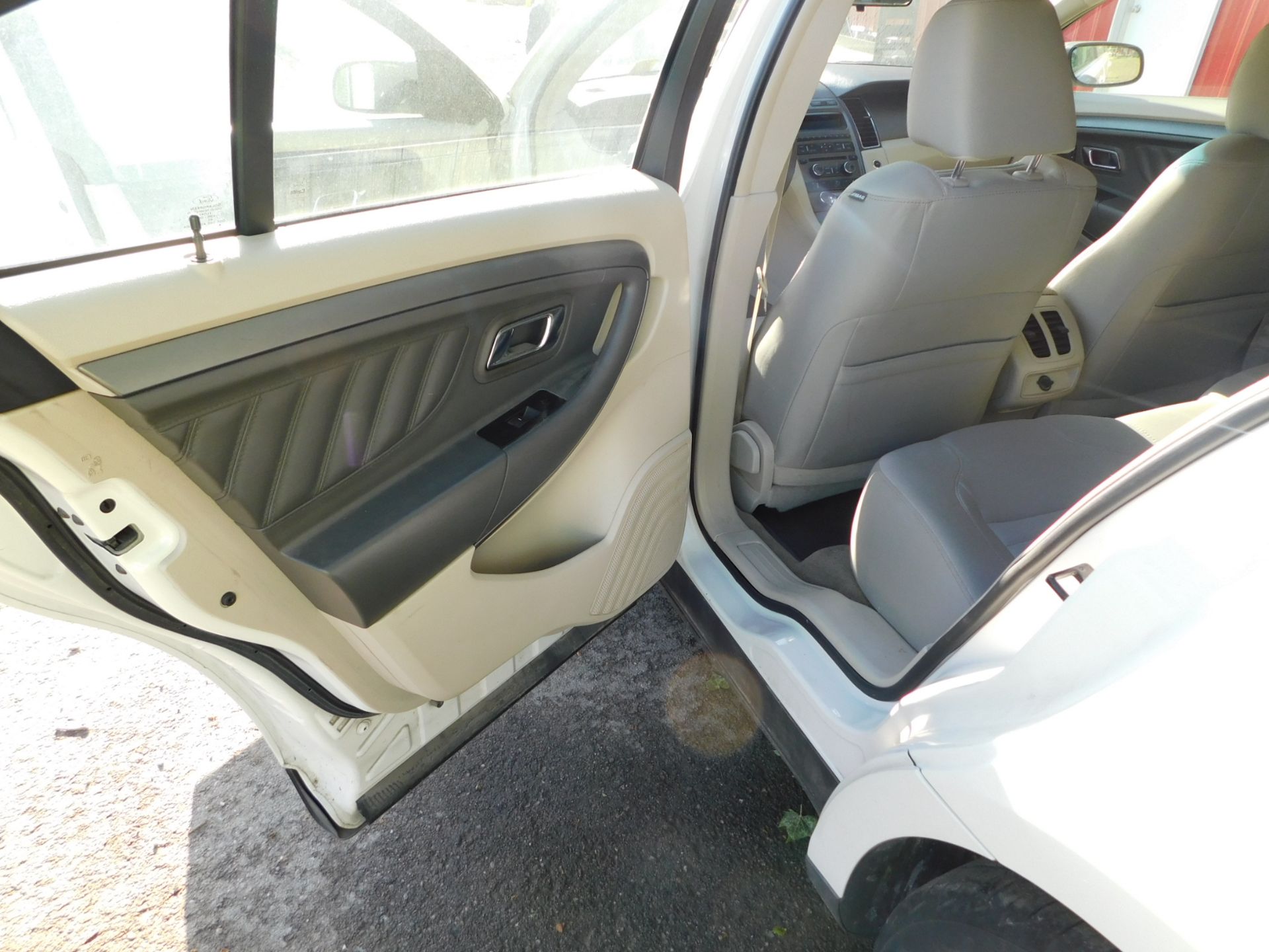 2011 Ford Taurus 4-Door Sedan vin 1FAHP2DWXBG163330, Automatic Transmission, PW,PL, AC, Cloth - Image 29 of 41