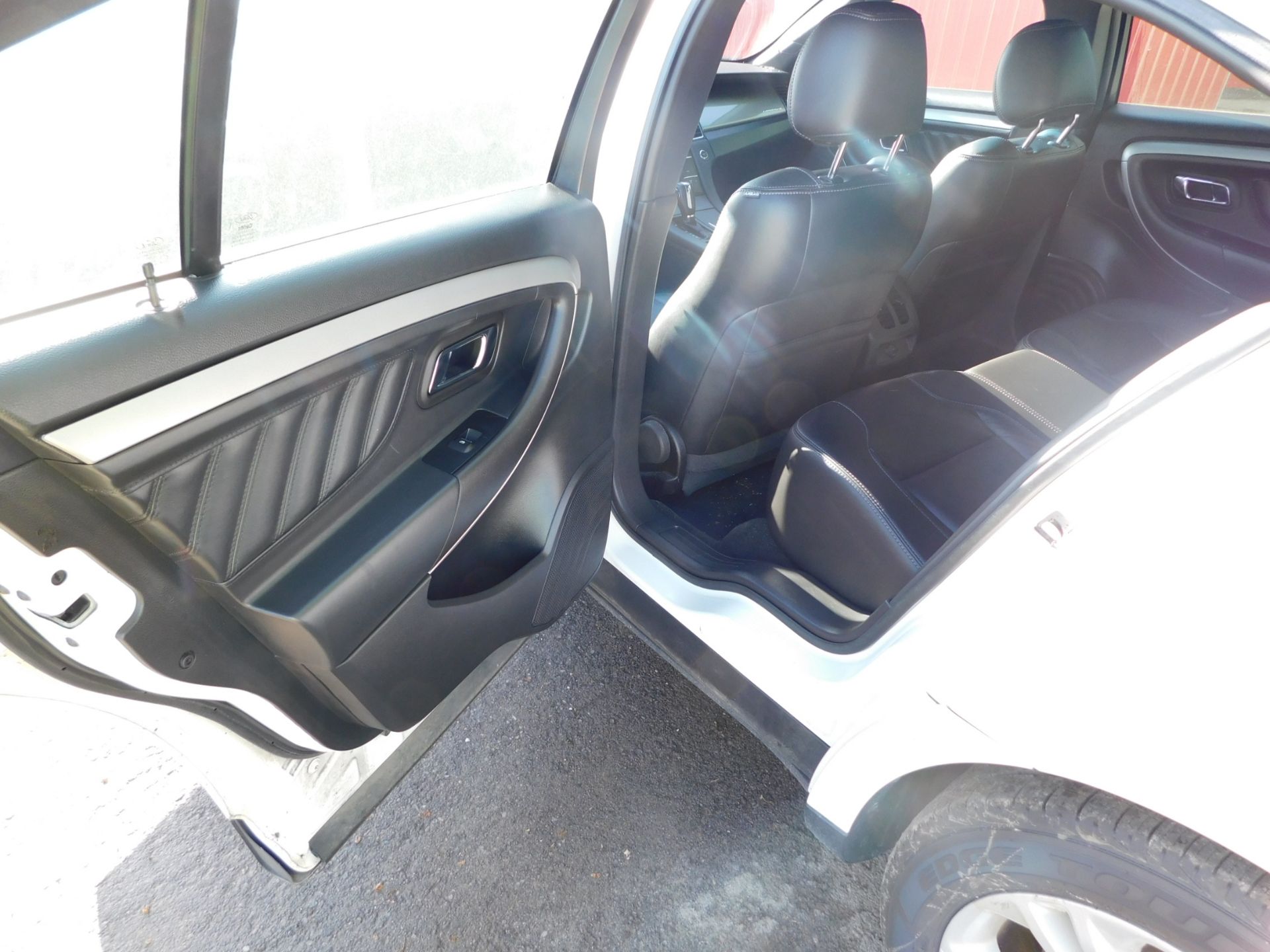 2015 Ford Taurus SEL 4-Door Sedan, vin 1FAHP2E80FG182717, Automatic Transmission, PW,PL,AC,Leather - Image 28 of 42