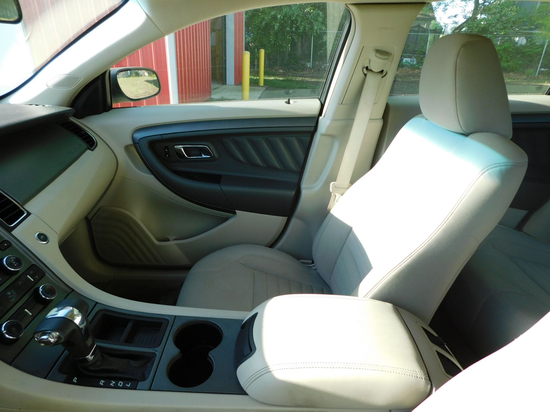 2011 Ford Taurus 4-Door Sedan vin 1FAHP20WXBG16330, Automatic Transmission, PW,PL, AC, Cloth - Image 28 of 41