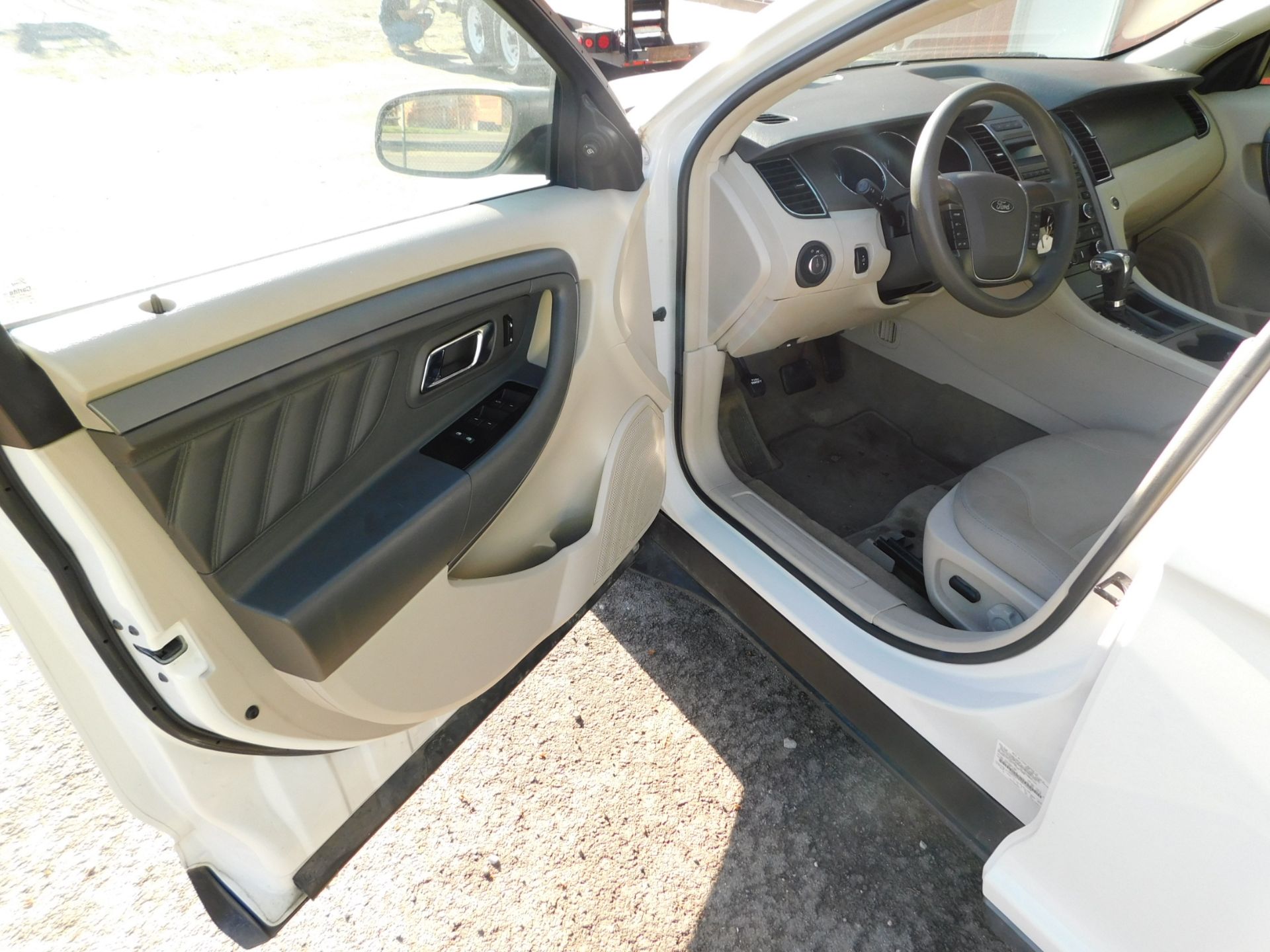 2011 Ford Taurus 4-Door Sedan vin 1FAHP20WXBG16330, Automatic Transmission, PW,PL, AC, Cloth - Image 22 of 41