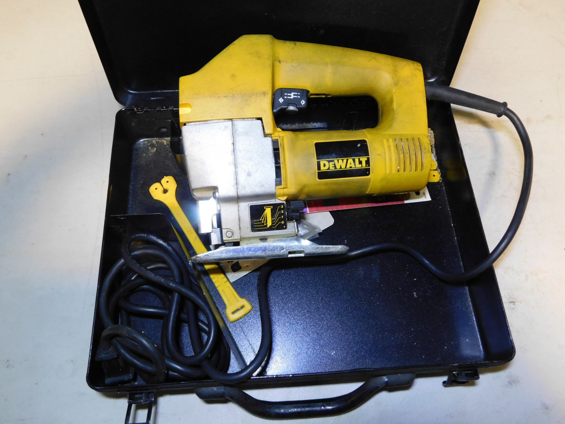 DeWalt DW318 VS Jig saw w/Case