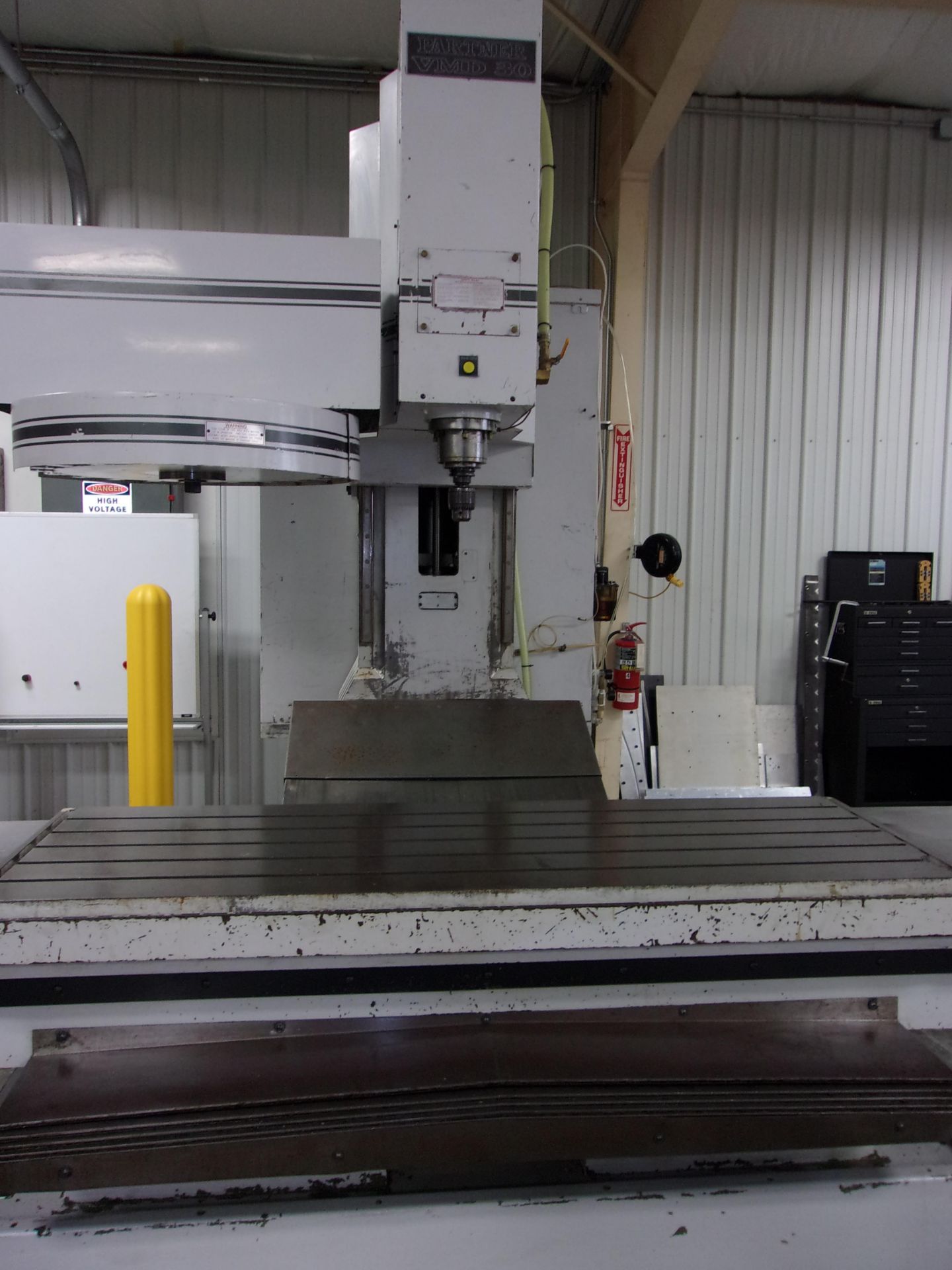 Milltronics, VMD-30 CNC Vertical Machining Center, s/n 4704, Centurian 6 CNC Control, 40 Taper, 24 - Bild 7 aus 12