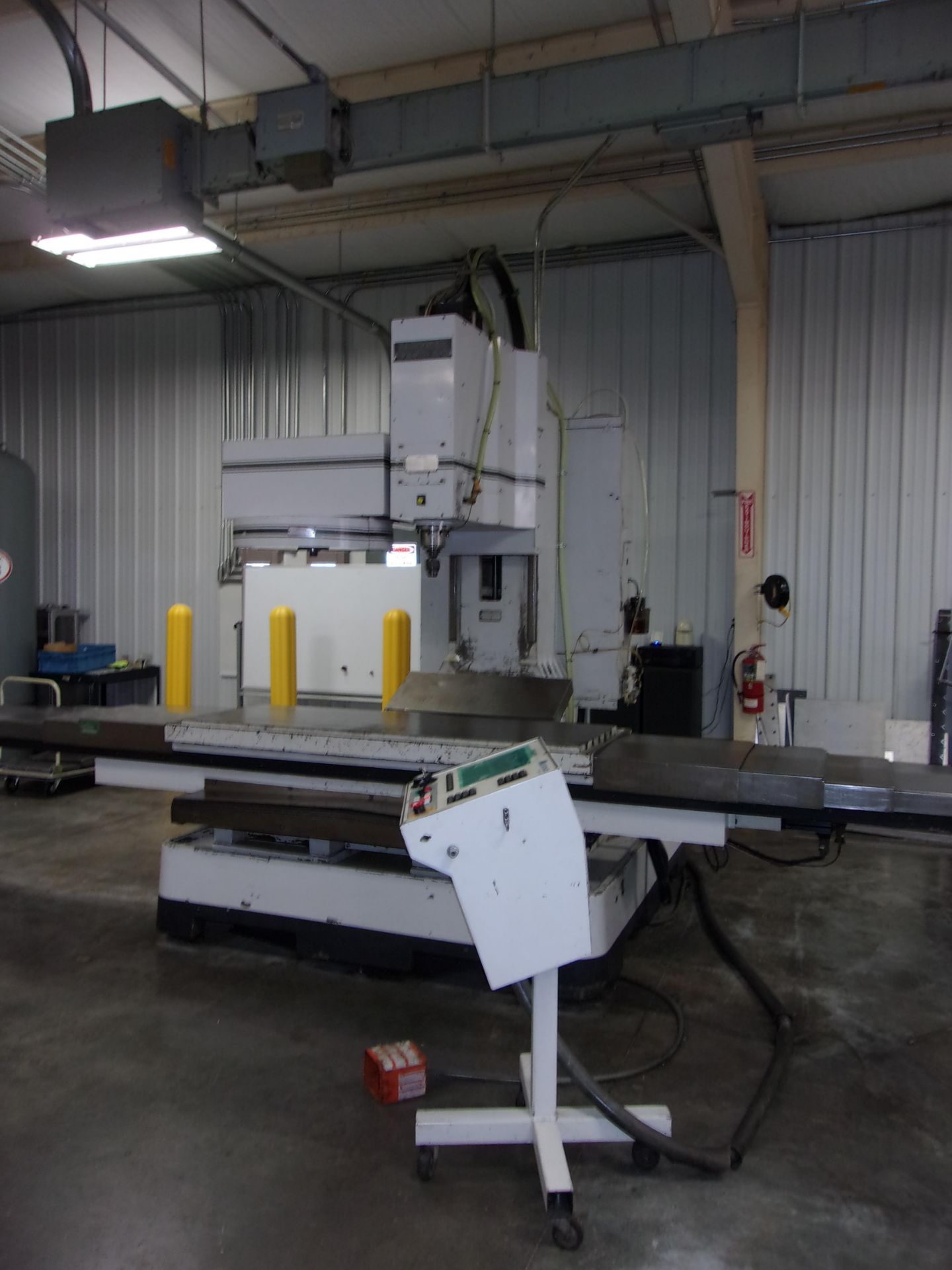 Milltronics, VMD-30 CNC Vertical Machining Center, s/n 4704, Centurian 6 CNC Control, 40 Taper, 24 - Bild 11 aus 12