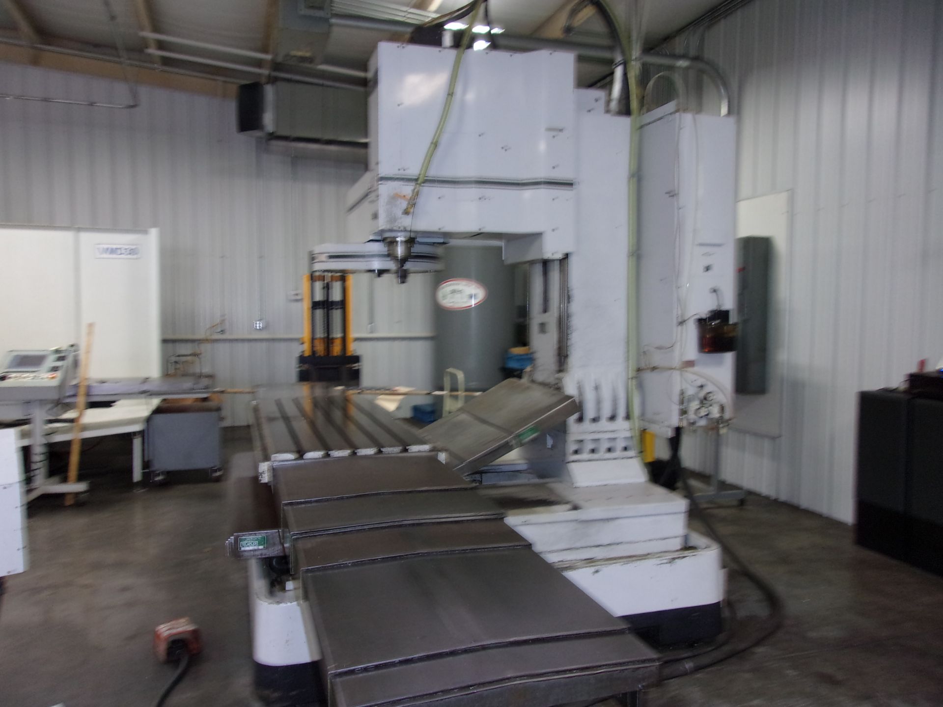 Milltronics, VMD-30 CNC Vertical Machining Center, s/n 4704, Centurian 6 CNC Control, 40 Taper, 24 - Bild 5 aus 12