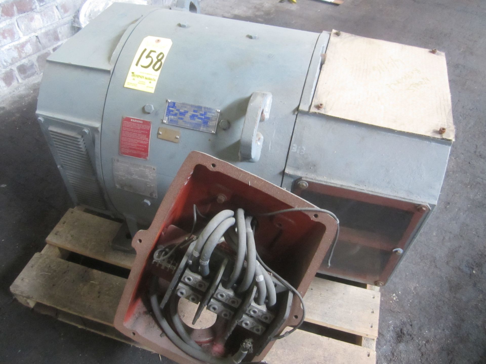 US Electric DC Motor, 300 HP, 1,750 RPM, 5050AT Frame, Note Says Needs Repaired