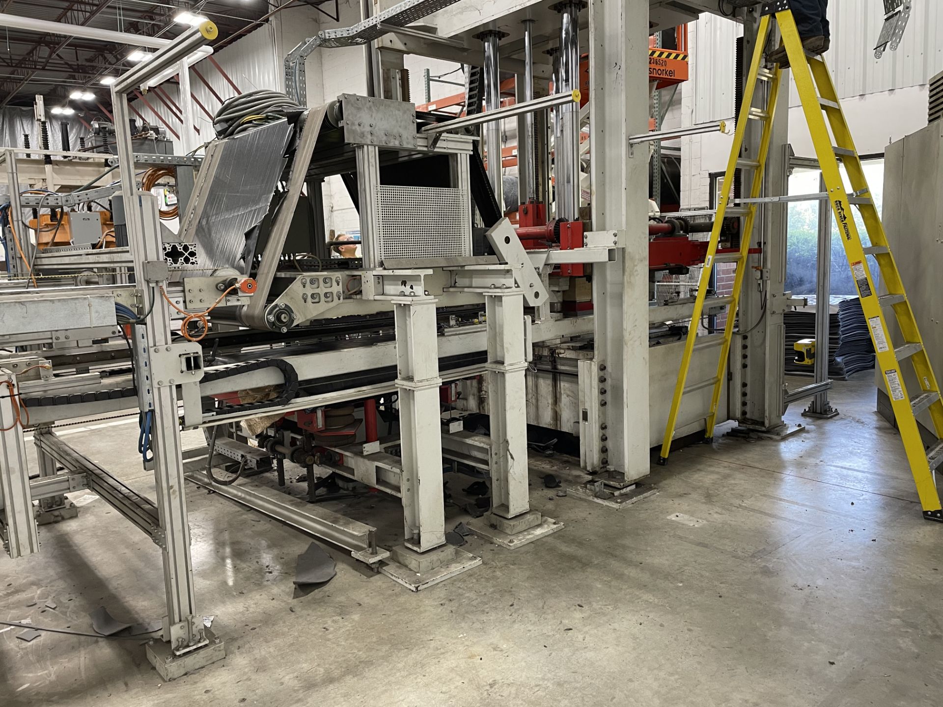 Meyer Molding Line, with Meyer Model VVA1313 Hydraulic Thermoforming Press, s/n 399206, New 2000 - Image 5 of 5