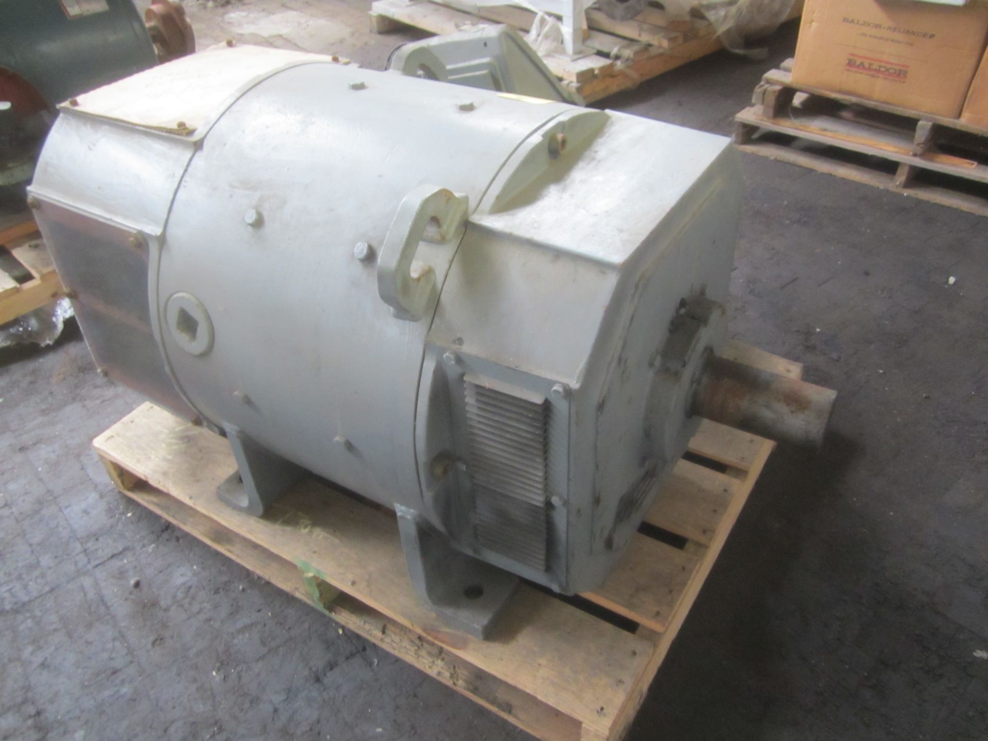 US Electric DC Motor, 300 HP, 1,750 RPM, 5050AT Frame, Note Says Needs Repaired - Image 3 of 4