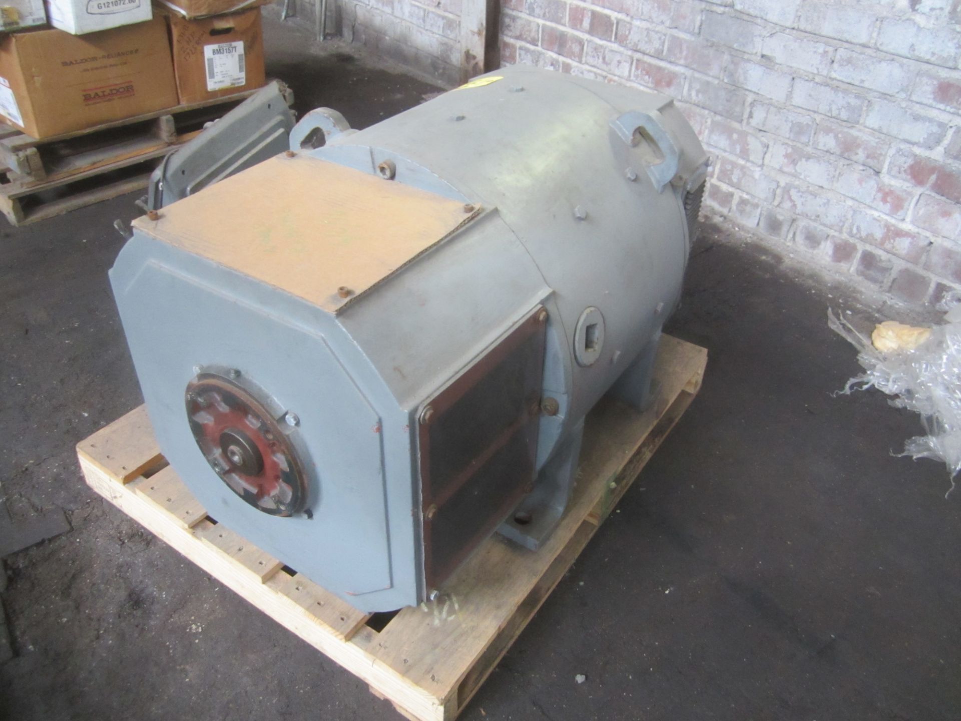 US Electric DC Motor, 300 HP, 1,750 RPM, 5050AT Frame, Note Says Needs Repaired - Image 2 of 4