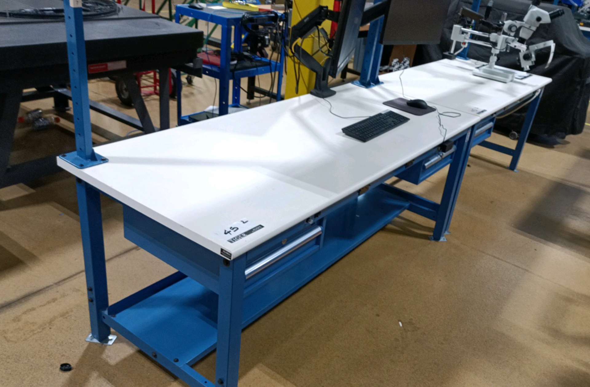 Global Industrial Workbenches Rounded Edge, 60