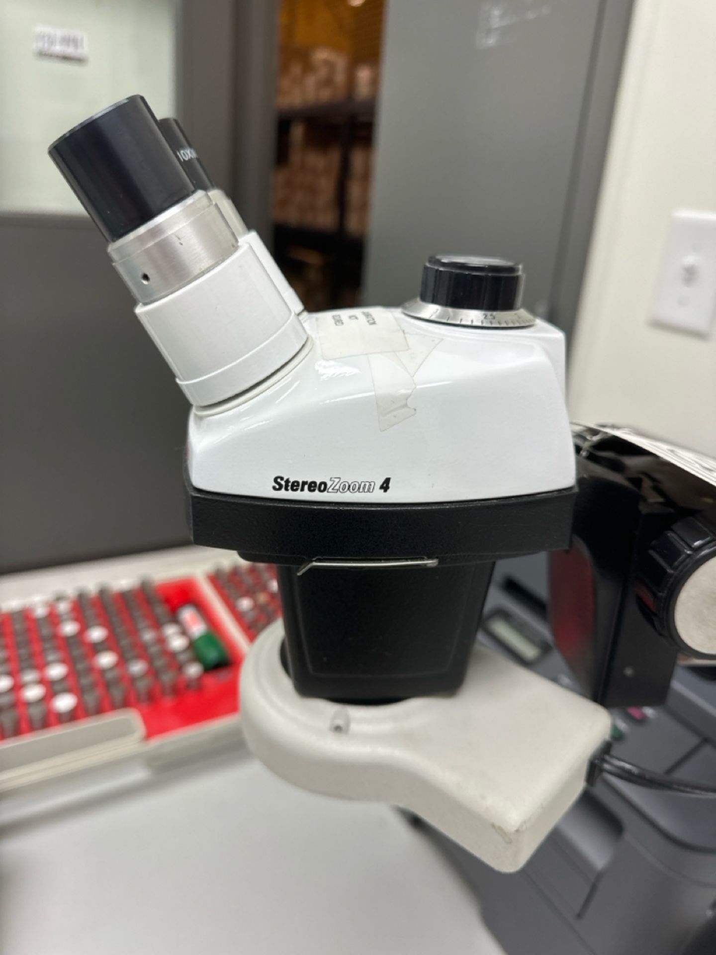 Leica Stereo Zoom 4 Microscope on Boom Stand w/ Rotatable ER Arm - Image 3 of 5