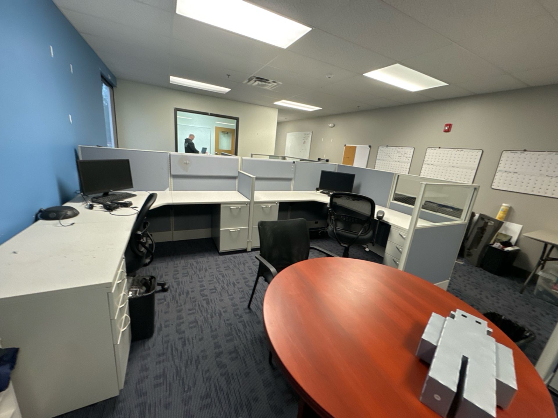 (24) Panel System Work Stations (Contents not Included) - Image 6 of 25