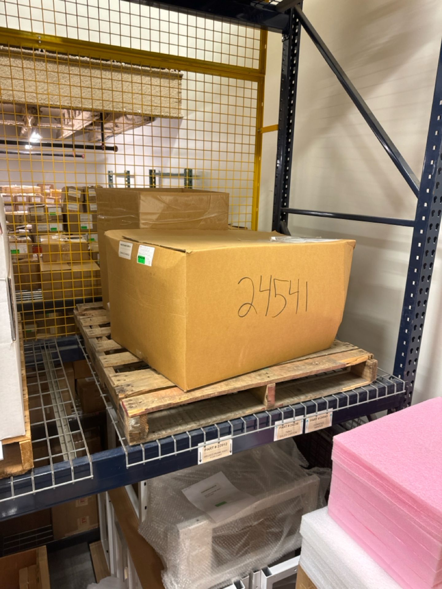 Contents of Center Pallet Racking - Image 49 of 68