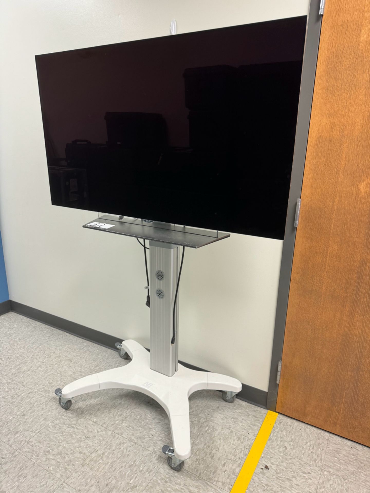 LG Monitor w/ Oled Rolling Stand