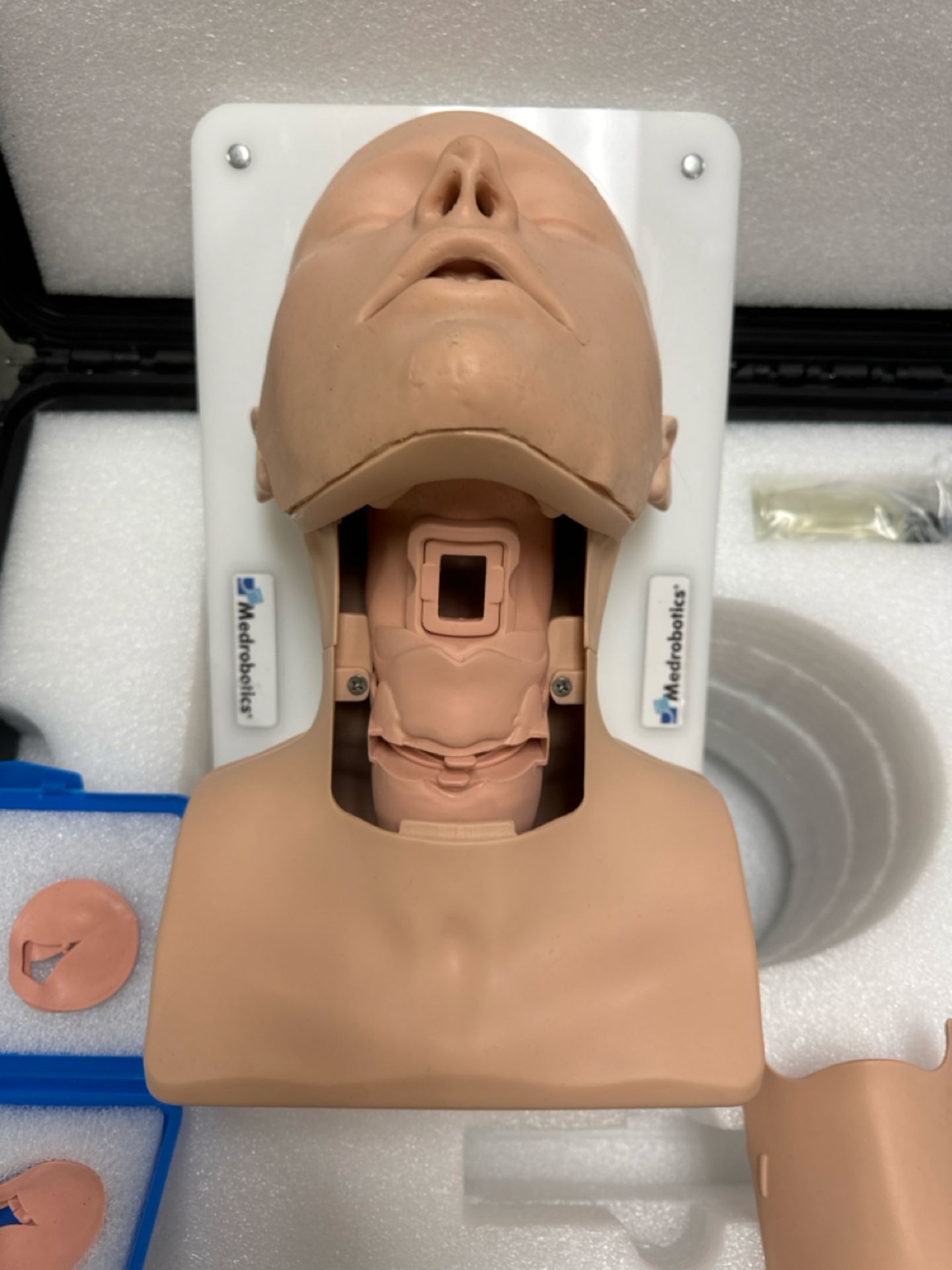 Pulse Medical Mannequin Head w/ Case - Image 3 of 4