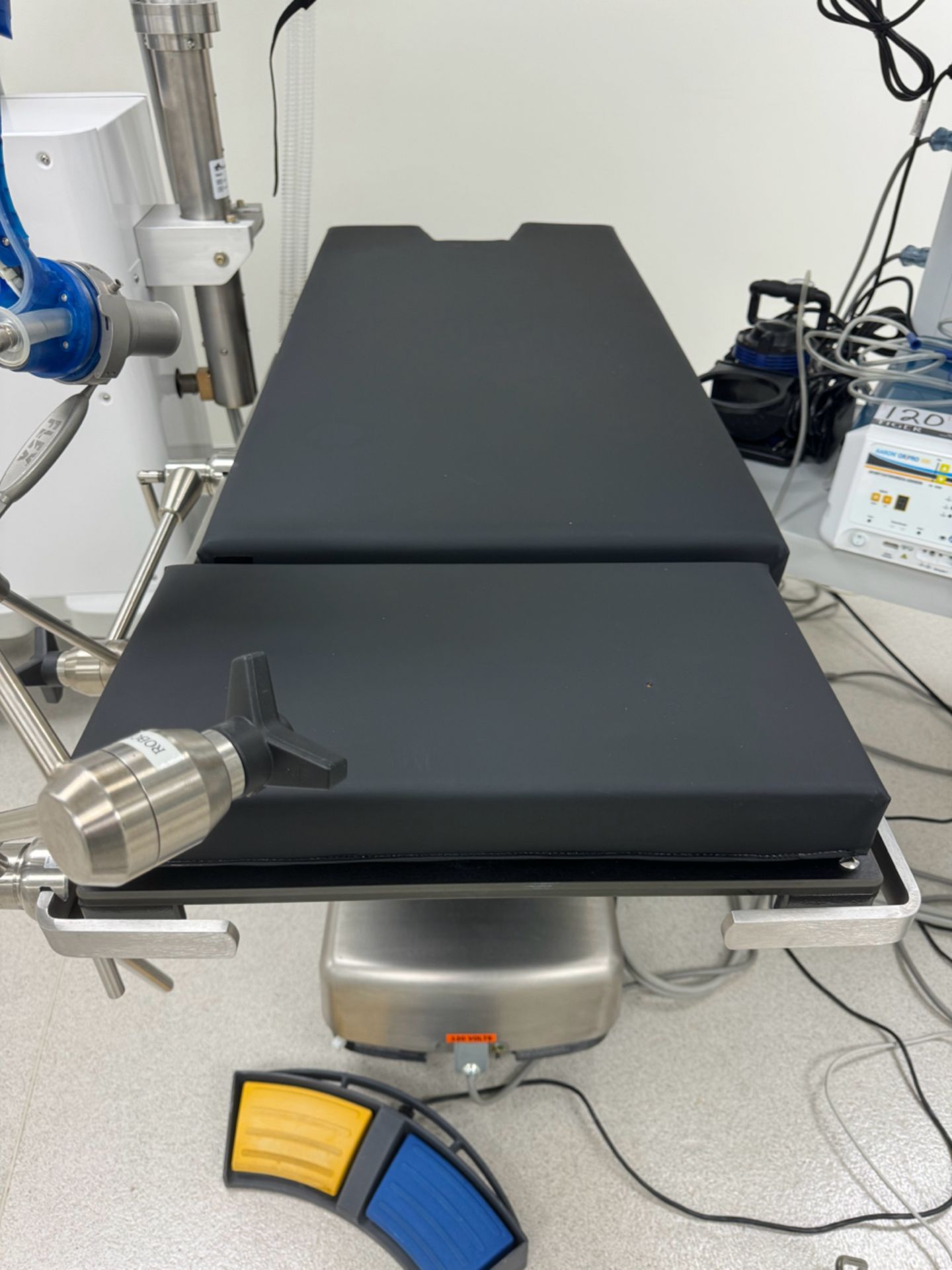 Steris Medical Surgical Table - Image 2 of 7