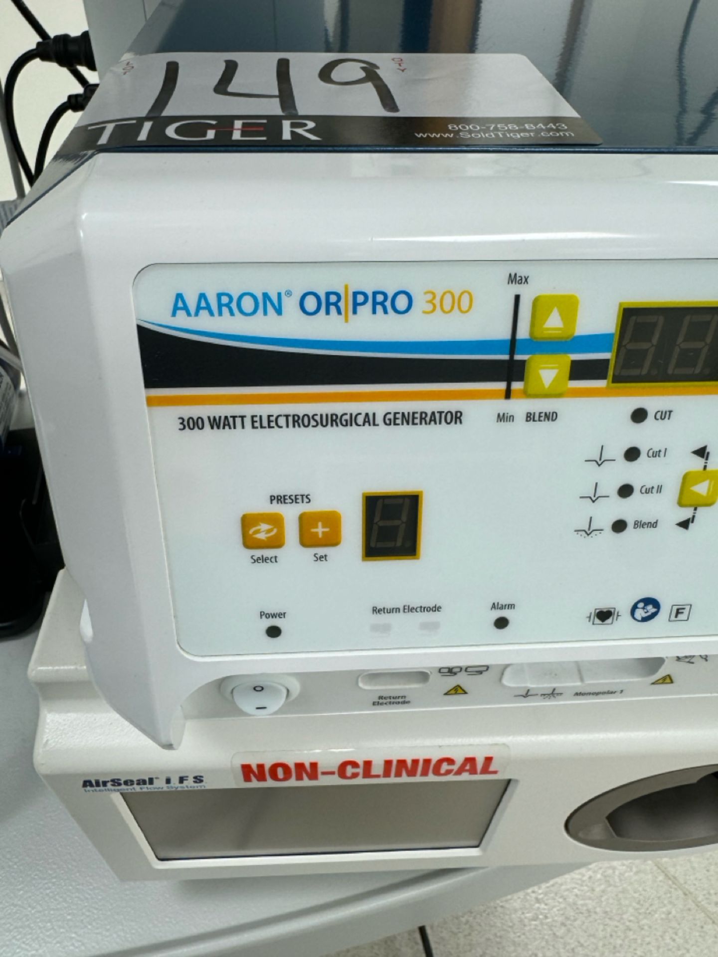 Aaron Electrosurgical Generator - Image 2 of 5