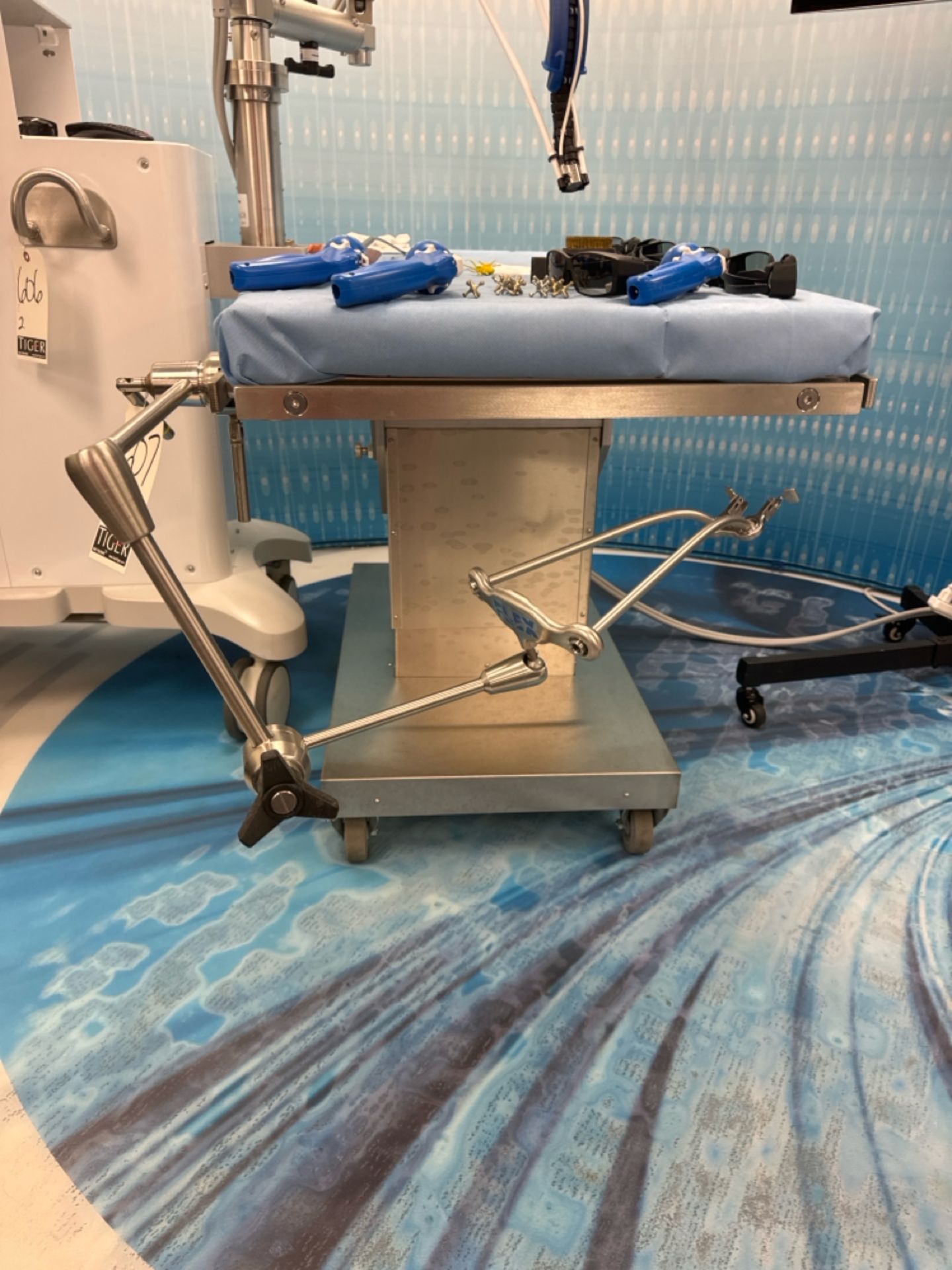 Medrobotics Adjustable Surgical Table - Image 3 of 3