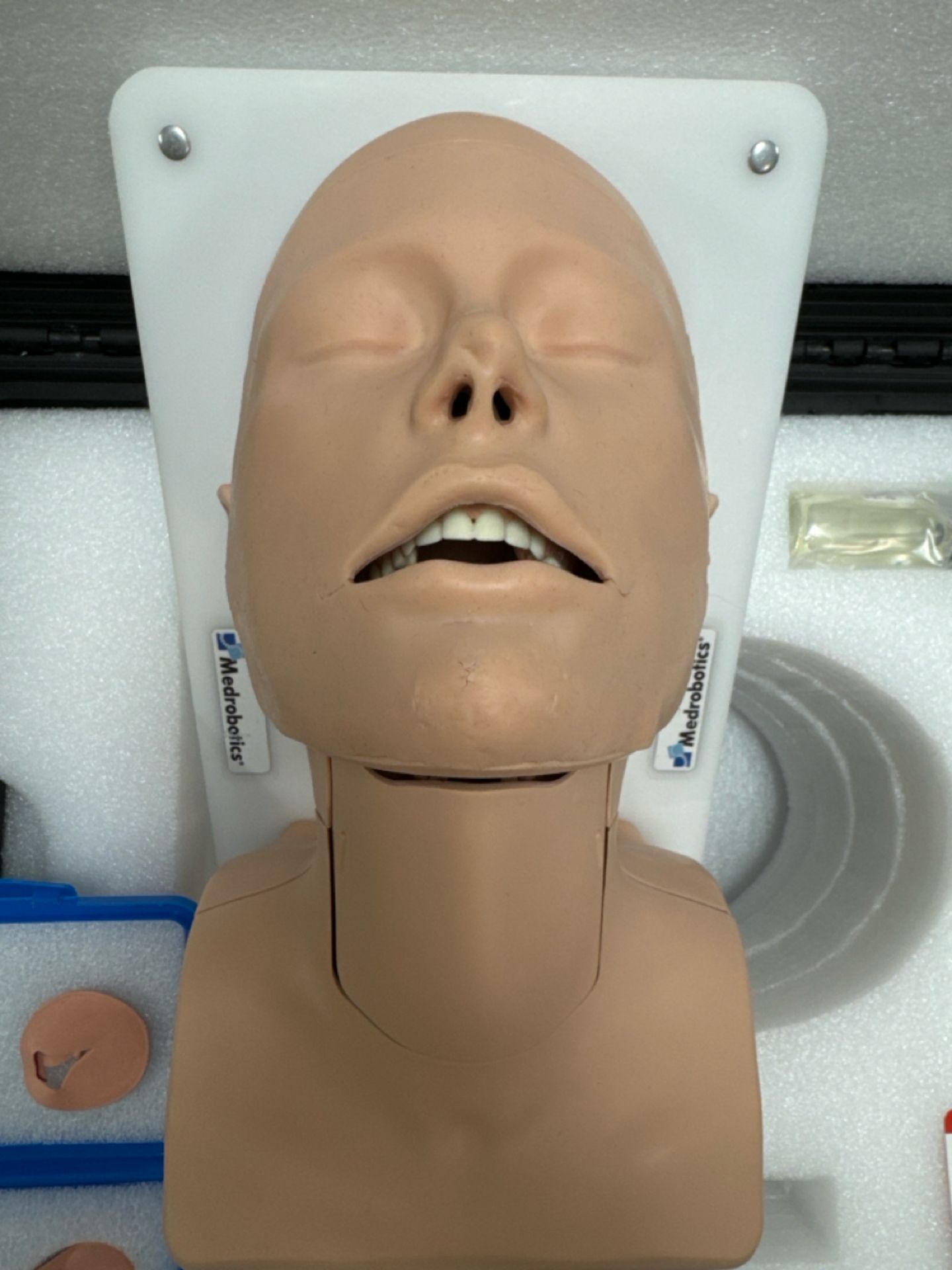 Pulse Medical Mannequin Head w/ Case - Image 2 of 4