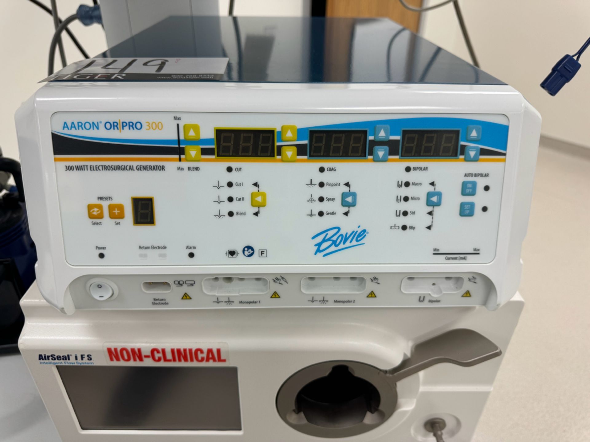 Aaron Electrosurgical Generator - Image 3 of 5