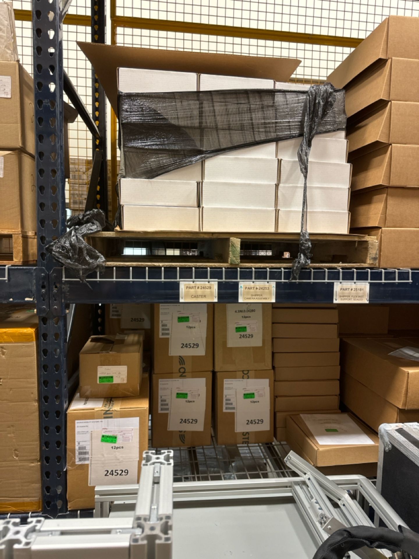 Contents of Center Pallet Racking - Image 66 of 68
