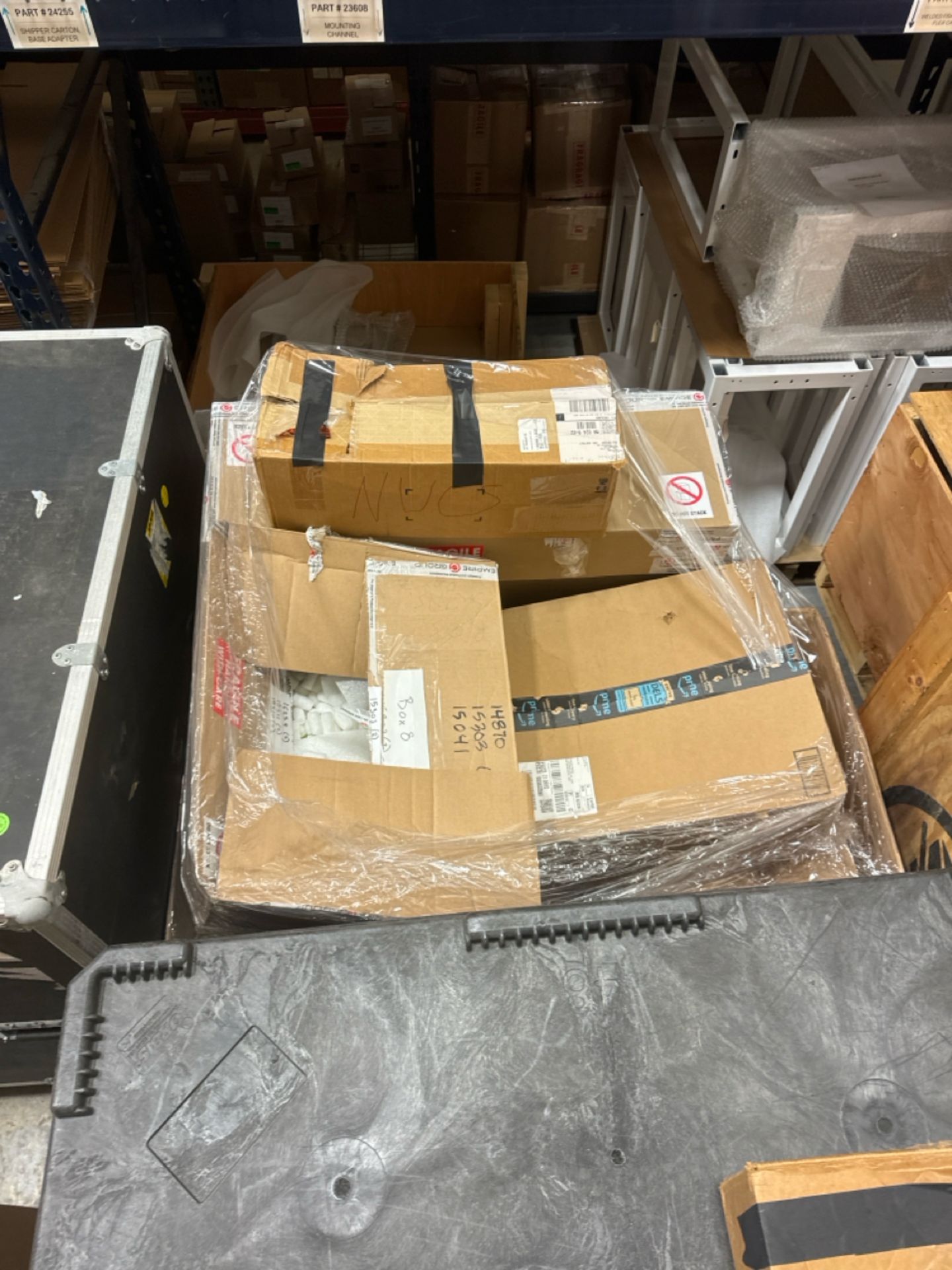 Contents of Center Pallet Racking - Image 43 of 68