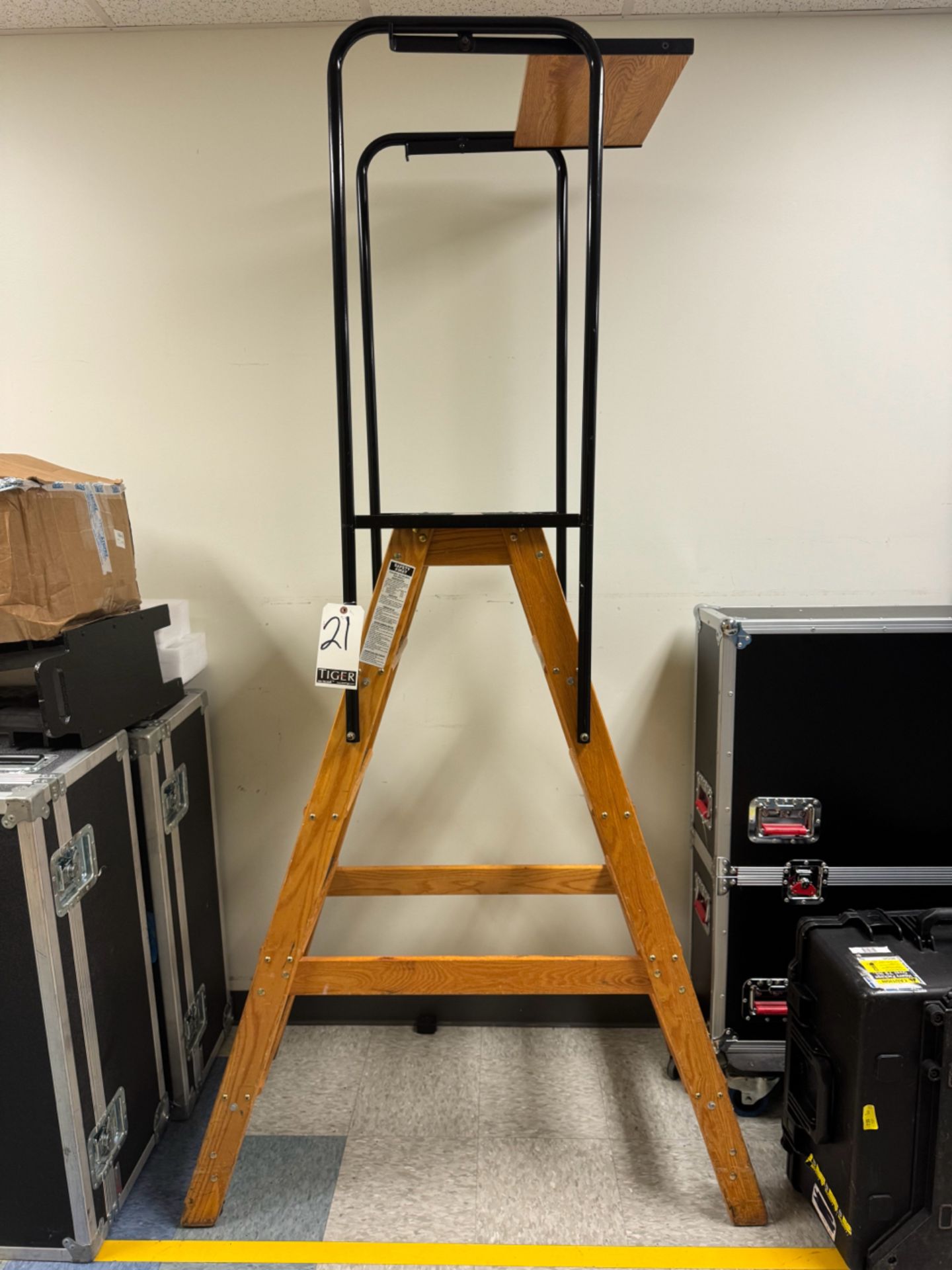 Putnam Rolling 5-Step Ladder