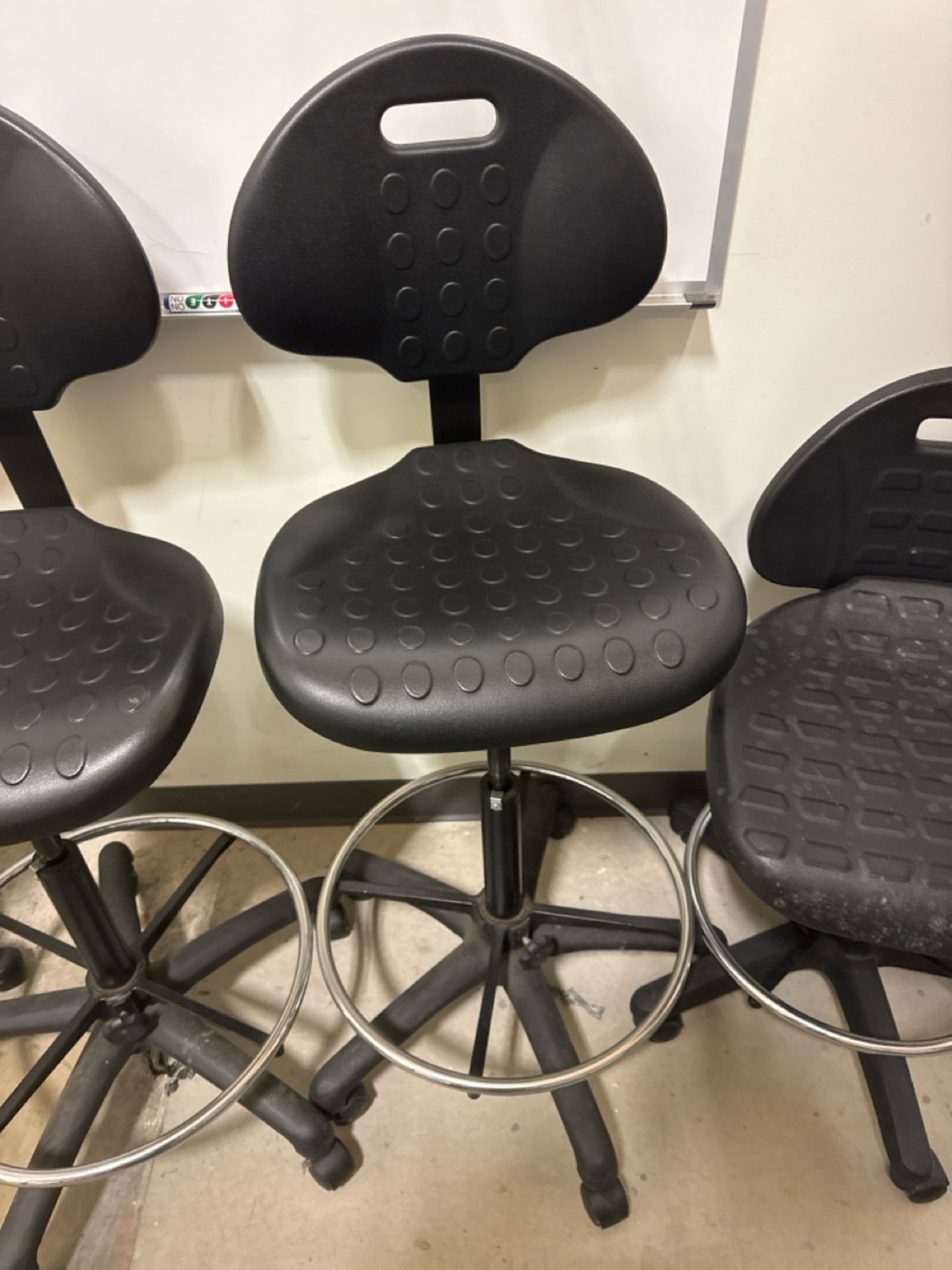 WSI Rolling Lab Chairs - Image 5 of 6