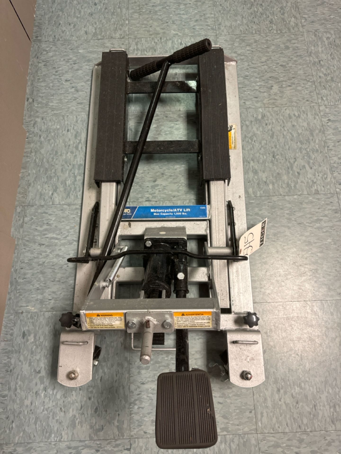 OTC Motorcycle/ATV Lift - Image 2 of 3