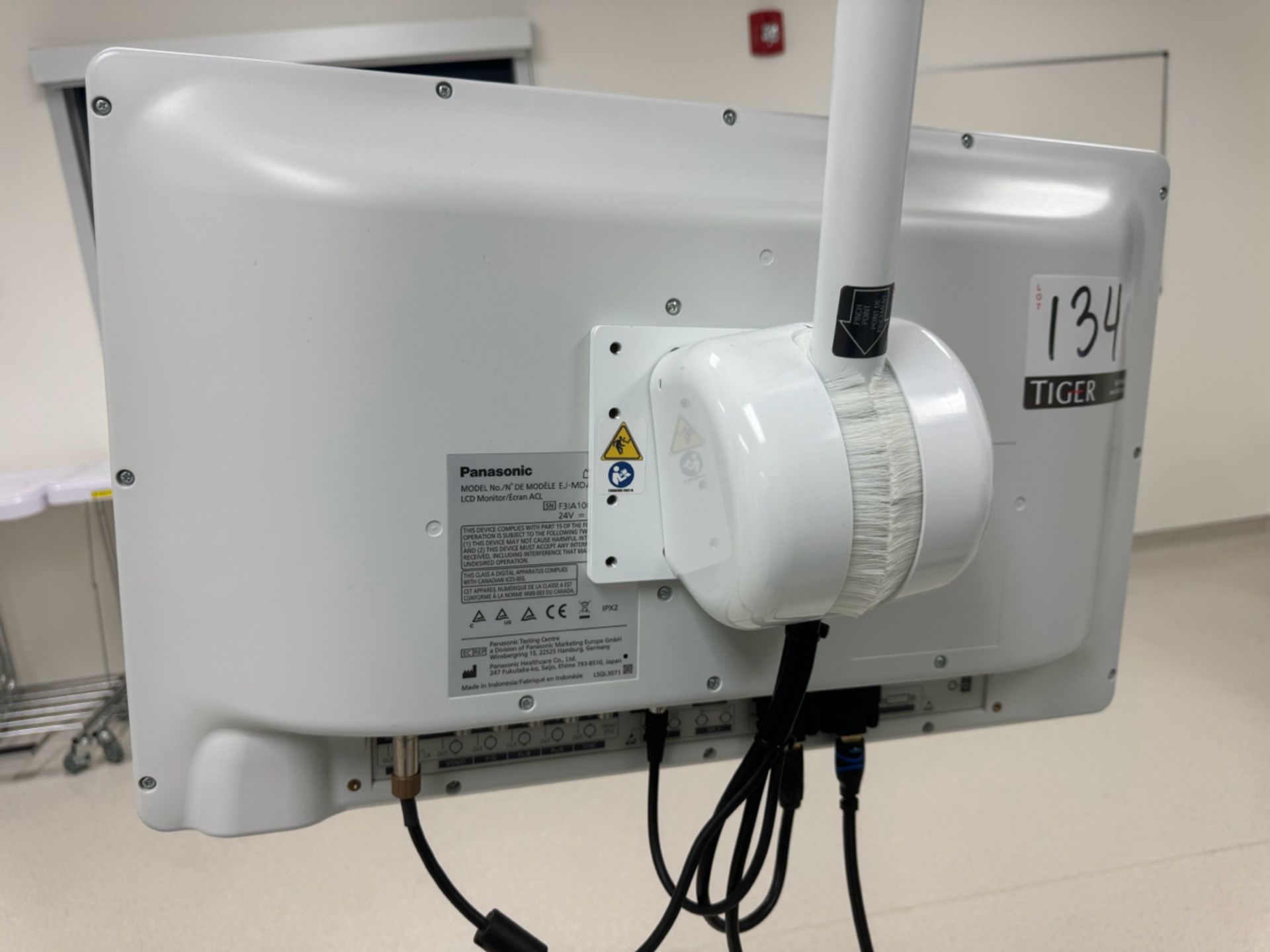 Panasonic 3D Medical Monitor w/ Mount - Image 4 of 5