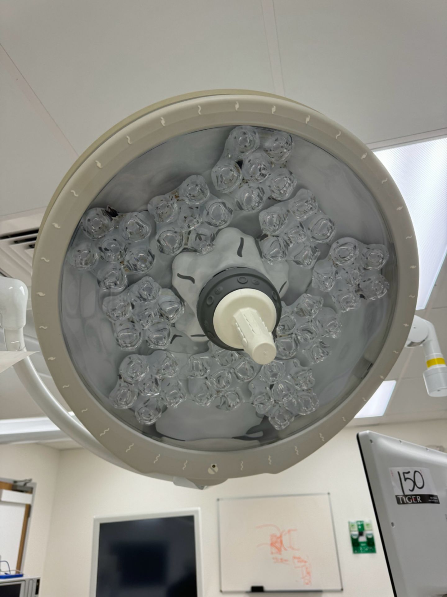 Steris Surgical Lighting System - Image 5 of 7