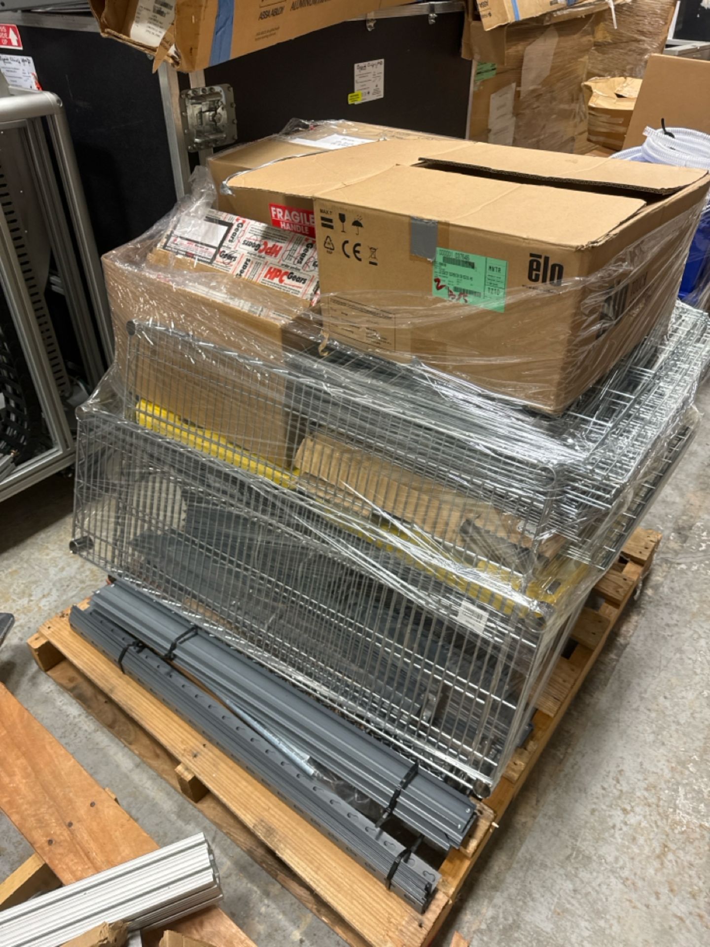 Contents of Center Pallet Racking - Image 65 of 68