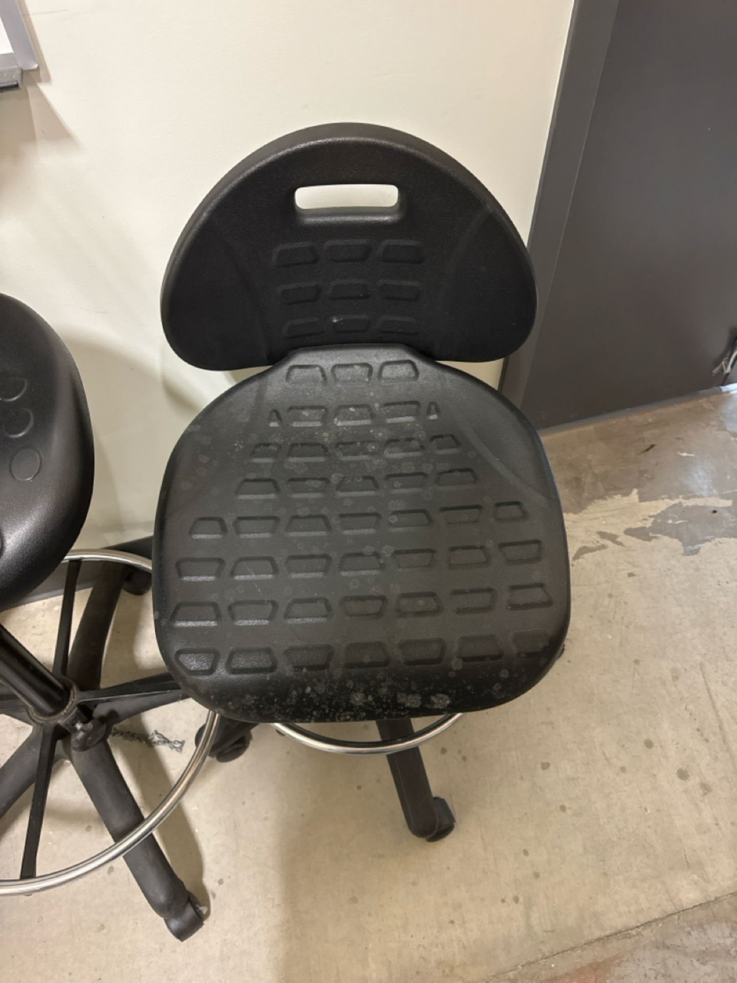 WSI Rolling Lab Chairs - Image 6 of 6