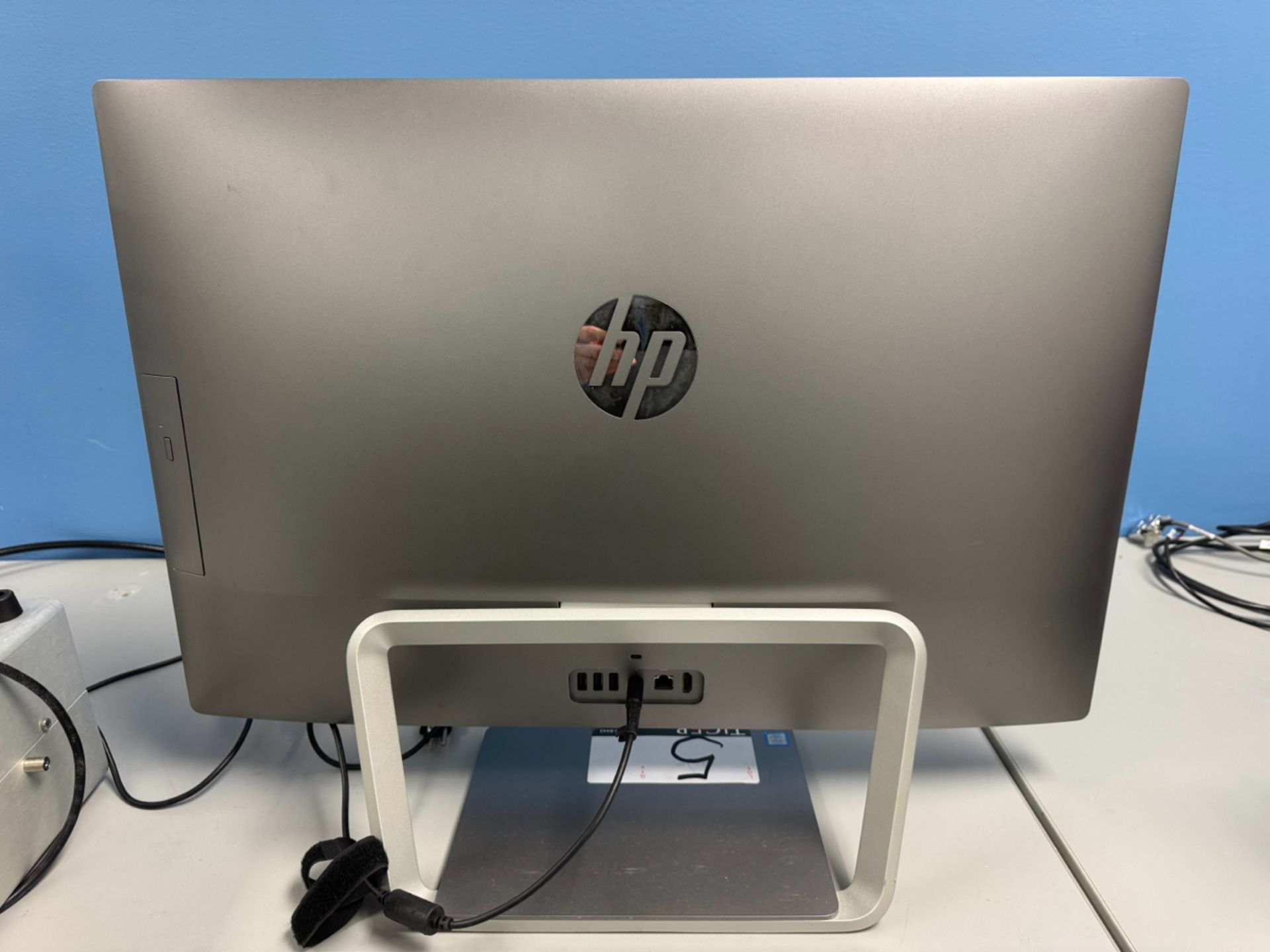 HP Monitor - Image 2 of 3