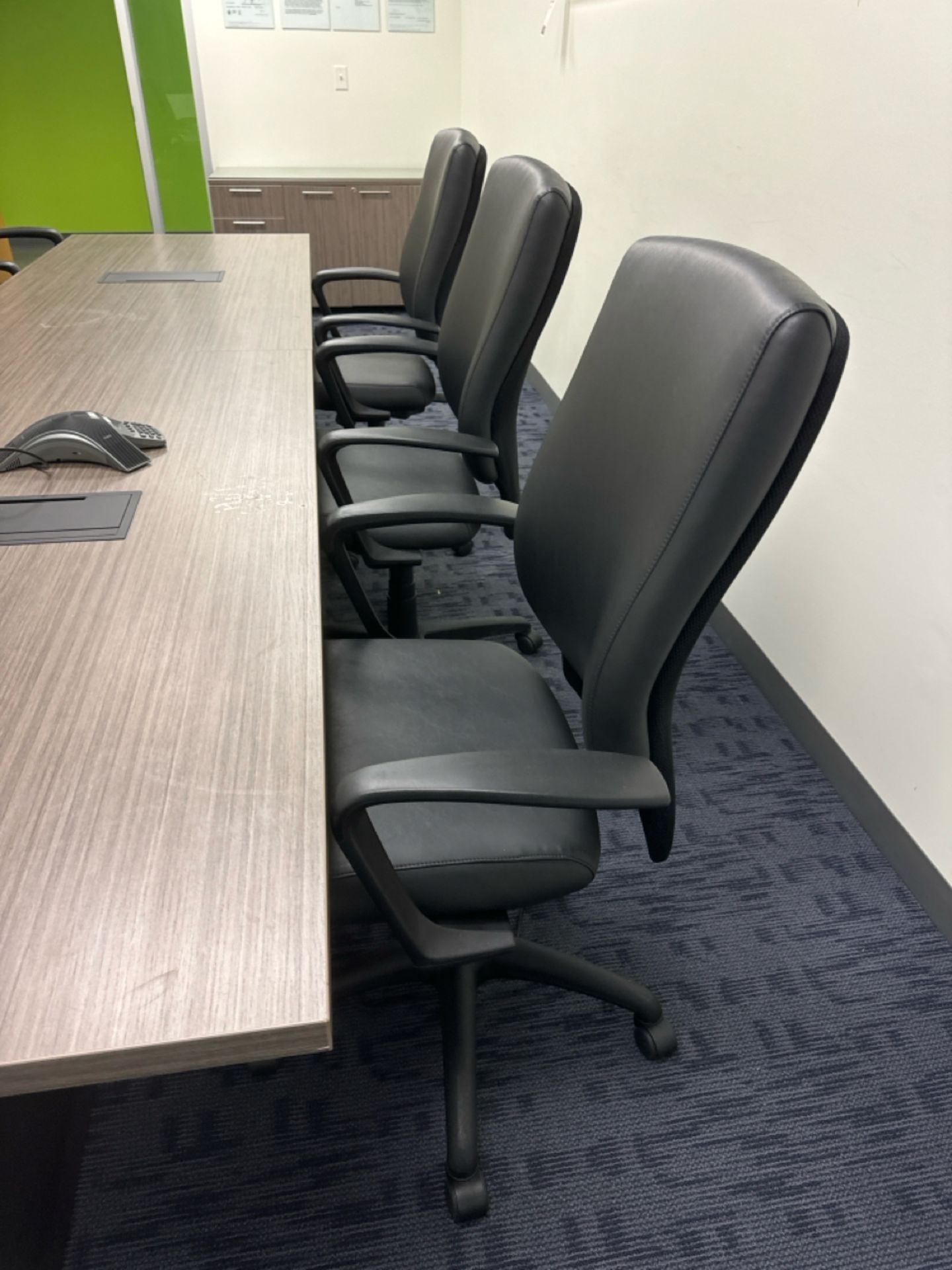 Contents of VIP Conference Room 2 - Image 4 of 11